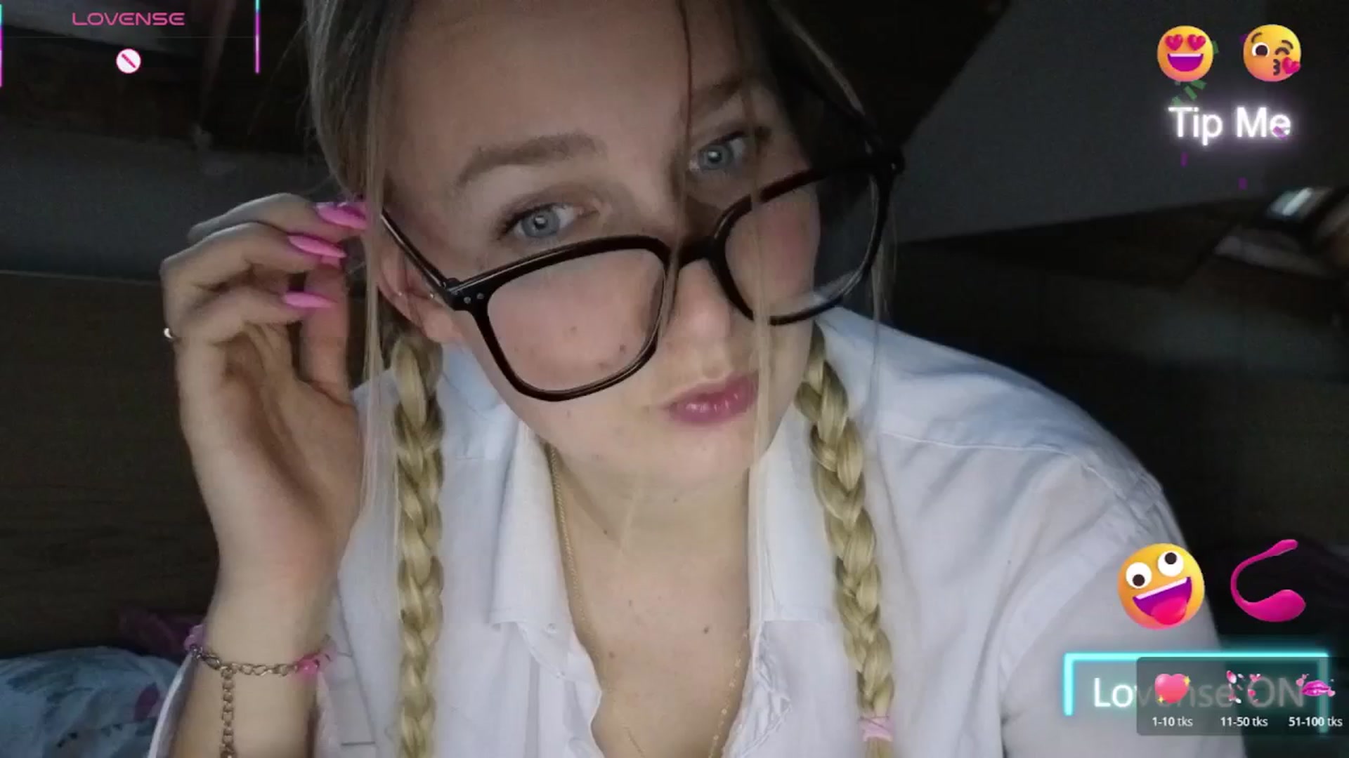 Gallery image thumbnail from realmiagold's myfreecams stream on, 03/19/2026, 17:28 image 9 of 20