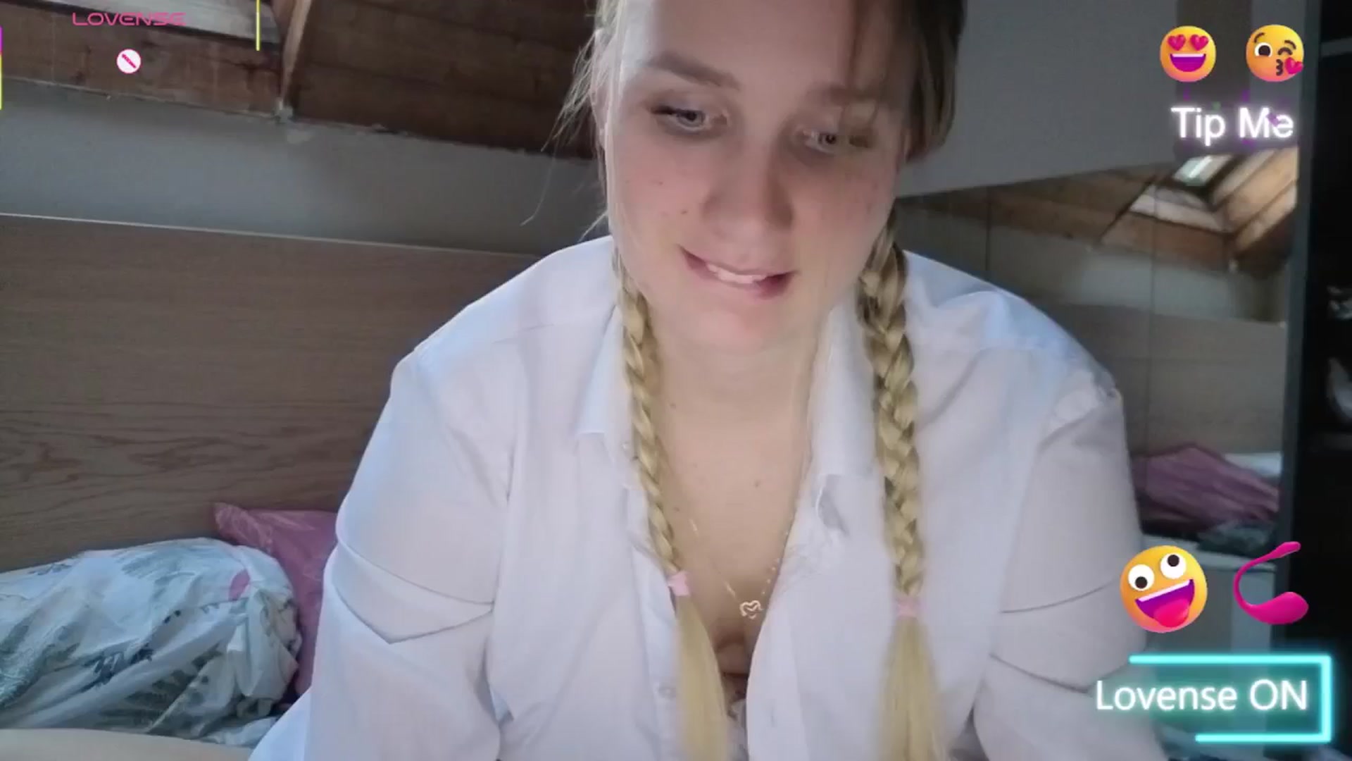 Gallery image thumbnail from realmiagold's myfreecams stream on, 03/19/2026, 17:28 image 2 of 20