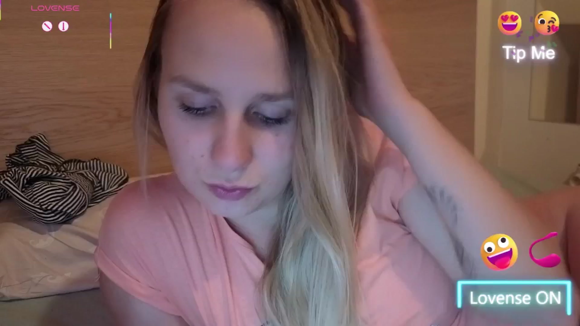 Gallery image thumbnail from realmiagold's myfreecams stream on, 04/13/2026, 19:16 image 16 of 20