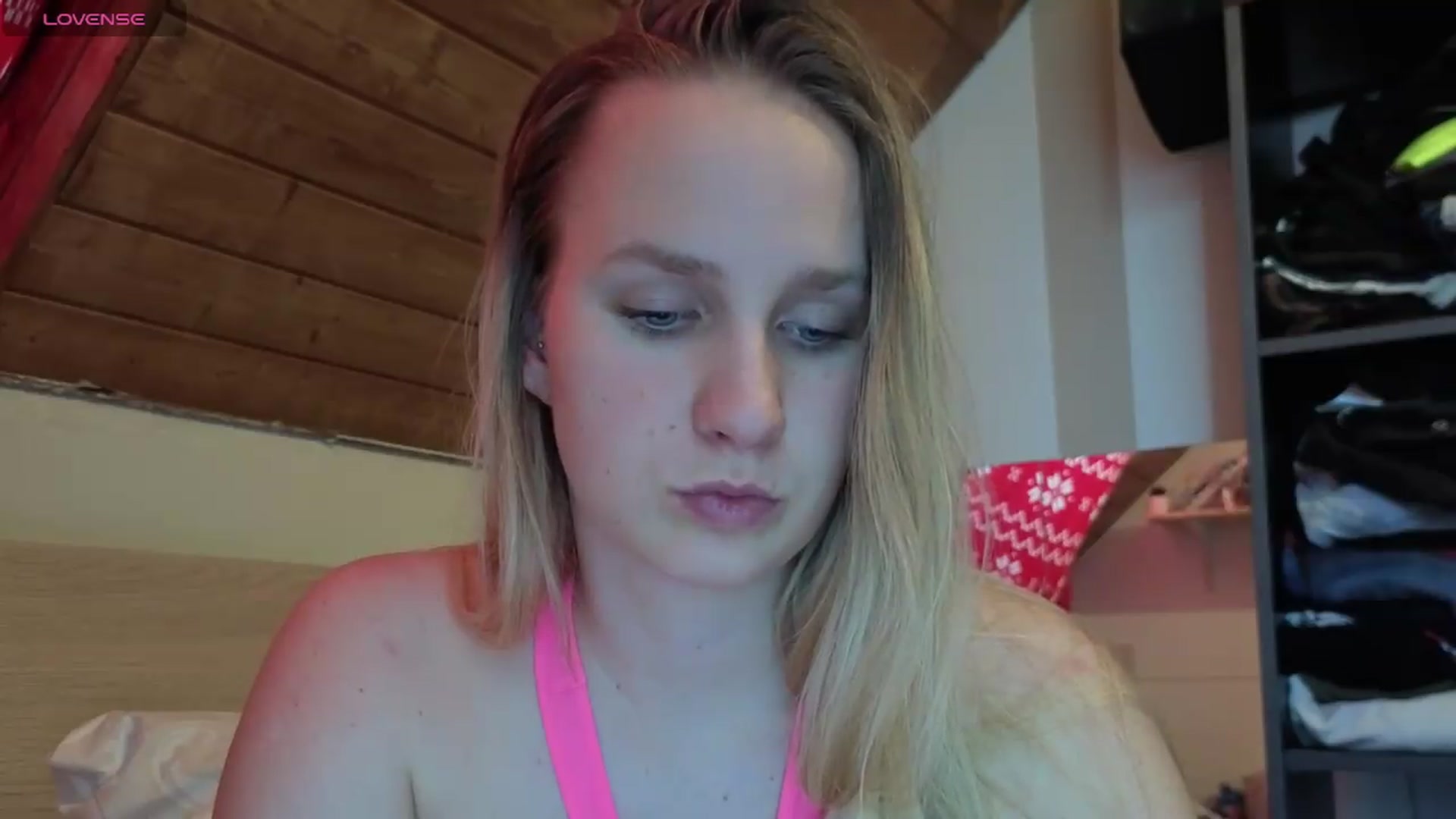 Gallery image thumbnail from realmiagold's myfreecams stream on, 05/09/2026, 16:49 image 15 of 20