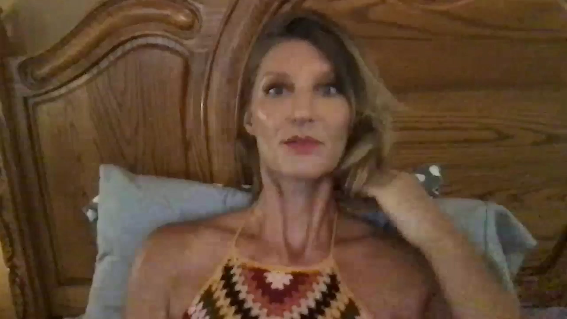Gallery image thumbnail from redhotbikini's myfreecams stream on, 07/21/2024, 20:36 image 18 of 20