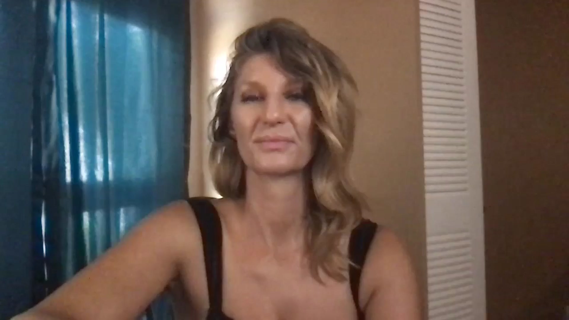 Gallery image thumbnail from redhotbikinis's myfreecams stream on, 08/01/2024, 15:16 image 12 of 20