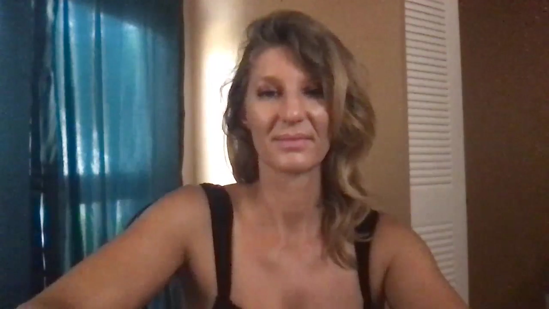 Gallery image thumbnail from redhotbikinis's myfreecams stream on, 08/01/2024, 15:16 image 11 of 20