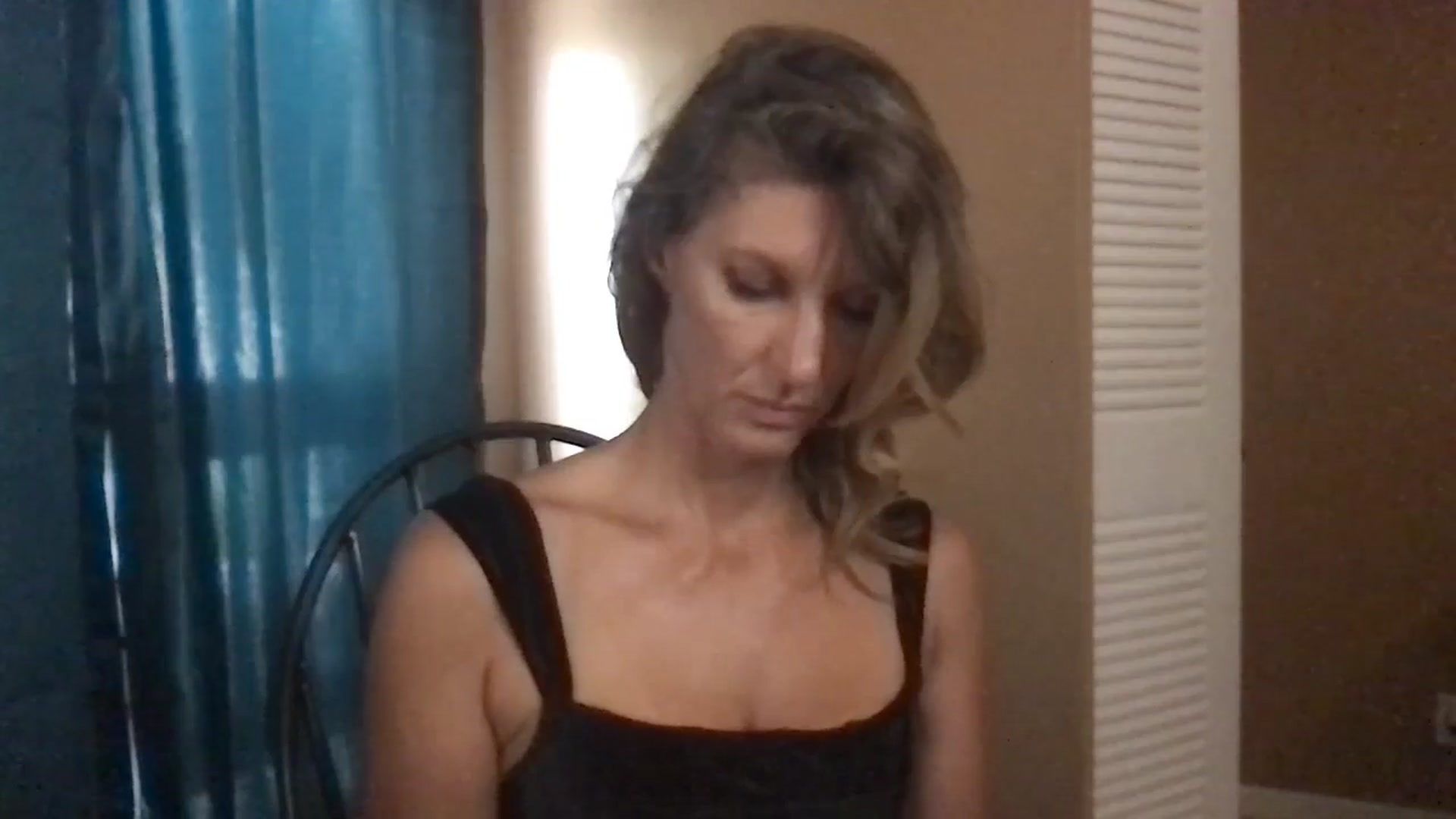 Gallery image thumbnail from redhotbikinis's myfreecams stream on, 08/01/2024, 15:16 image 10 of 20