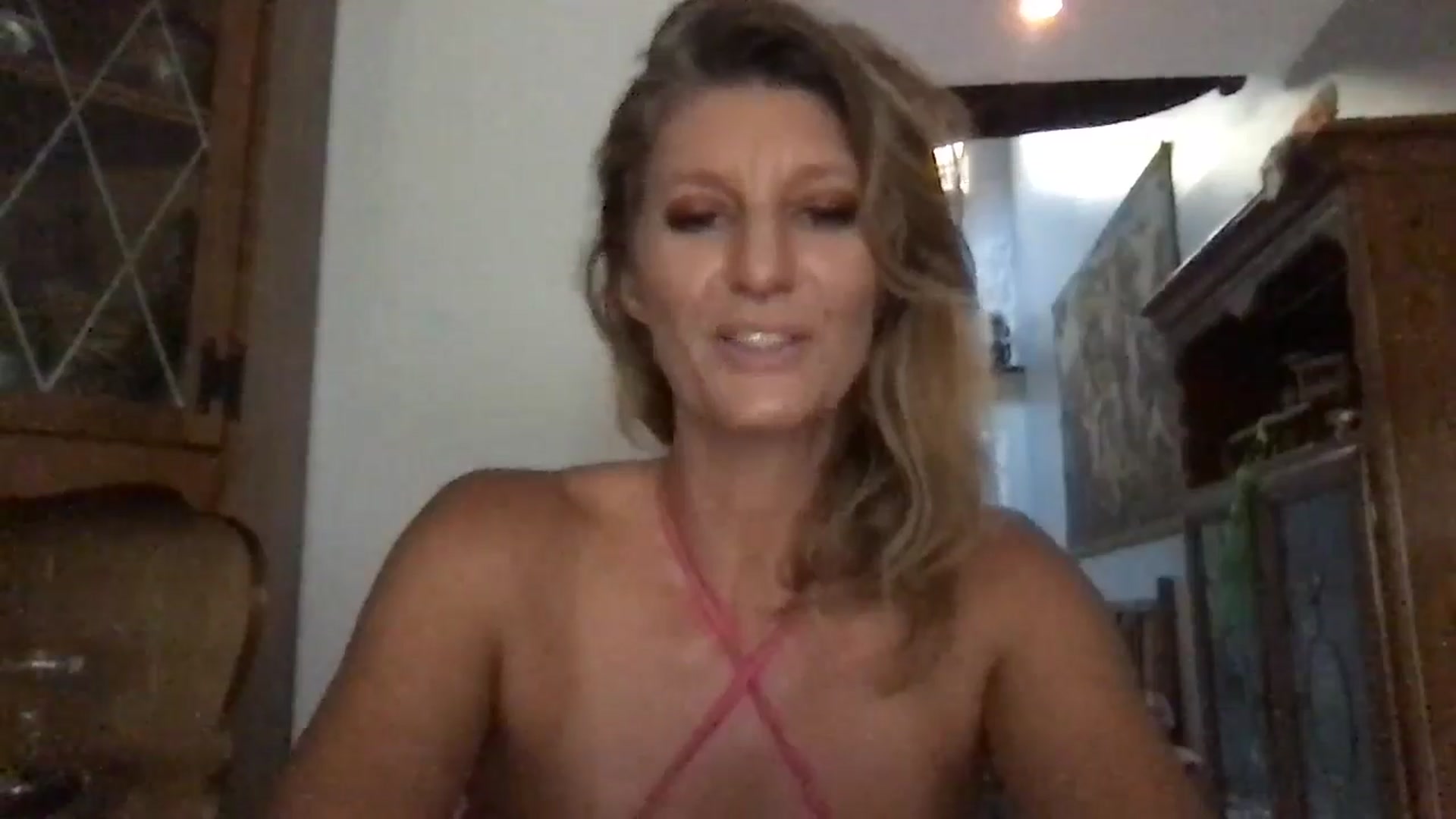 Gallery image thumbnail from redhotbikinis's myfreecams stream on, 08/02/2024, 14:48 image 9 of 20