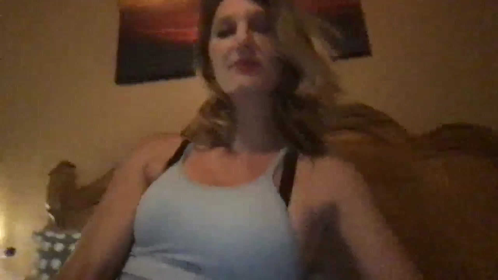 Gallery image thumbnail from redhotbikinis's myfreecams stream on, 08/04/2024, 17:53 image 12 of 20