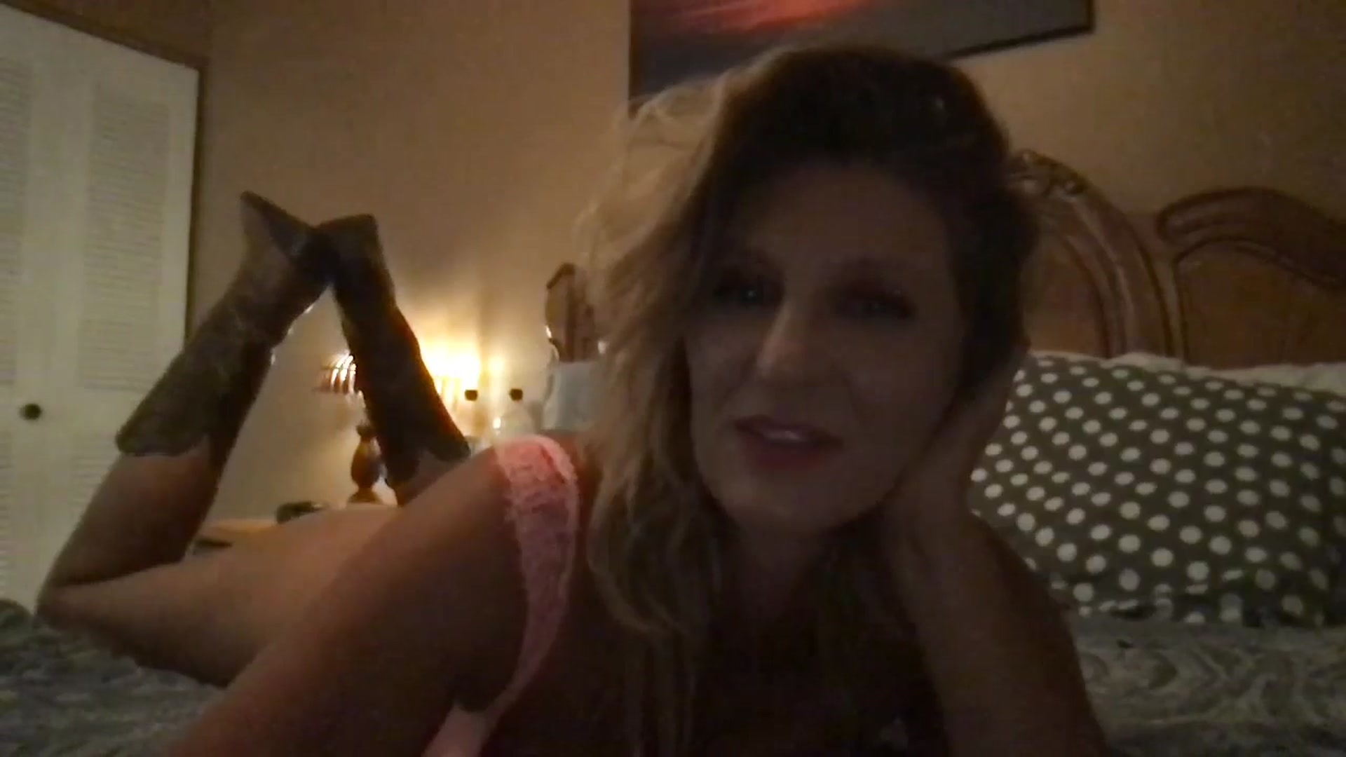 Gallery image thumbnail from redhotbikinis's myfreecams stream on, 08/08/2024, 24:00 image 15 of 20