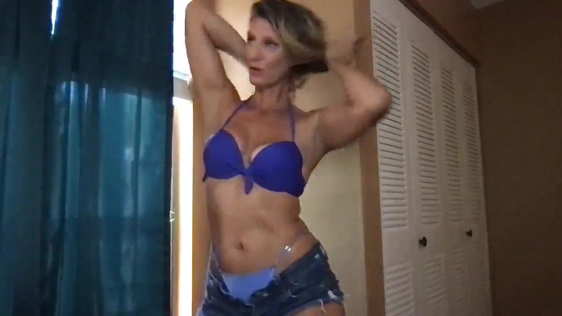 Gallery image thumbnail from redhotbikinis's myfreecams stream on, 08/12/2024, 18:51 image 12 of 20