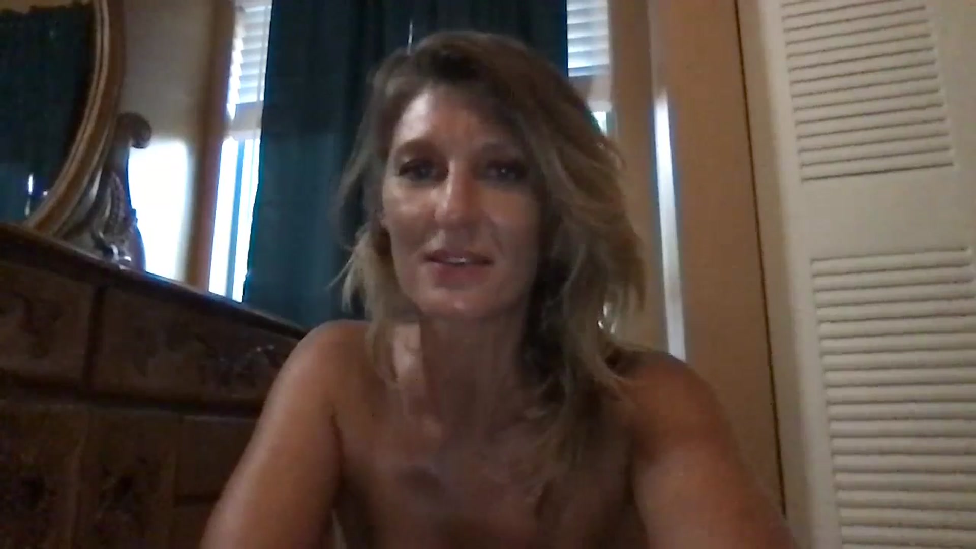 Gallery image thumbnail from redhotbikinis's myfreecams stream on, 08/25/2024, 23:32 image 16 of 20