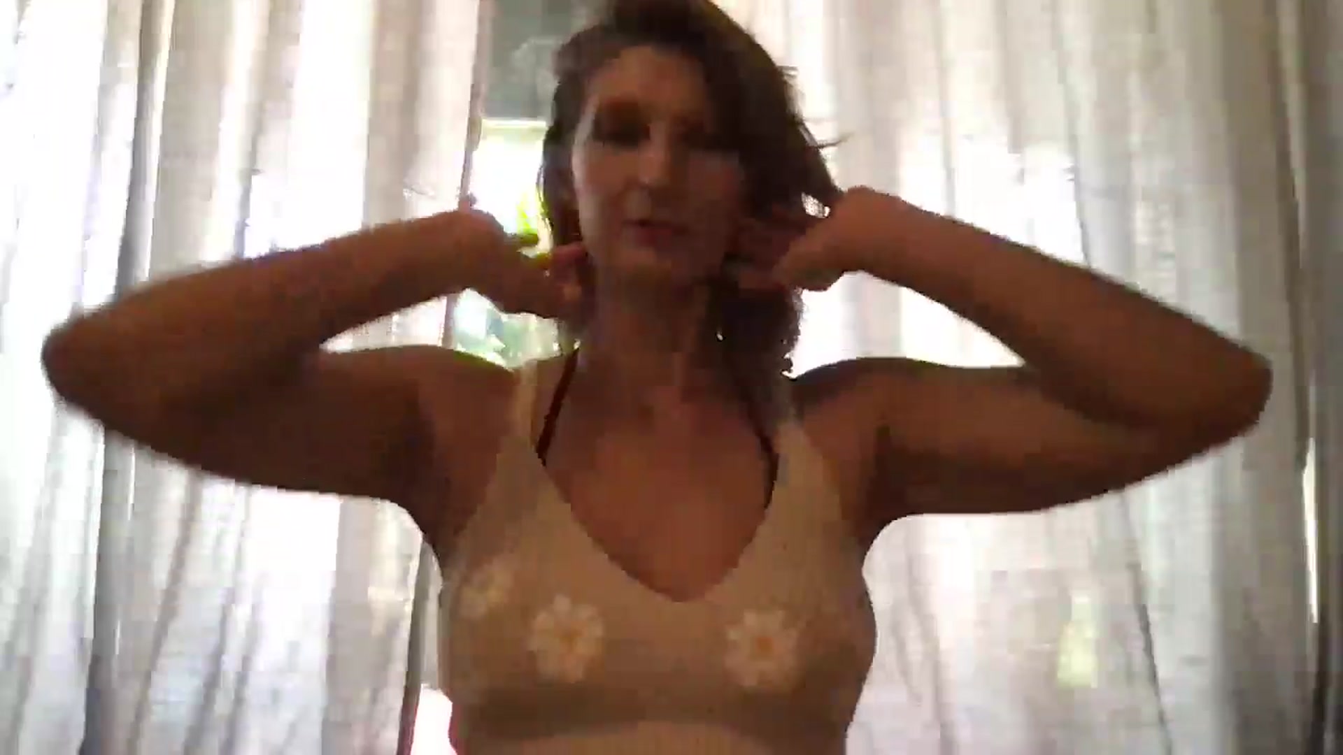 Gallery image thumbnail from redhotbikinis's myfreecams stream on, 08/30/2024, 17:58 image 3 of 20