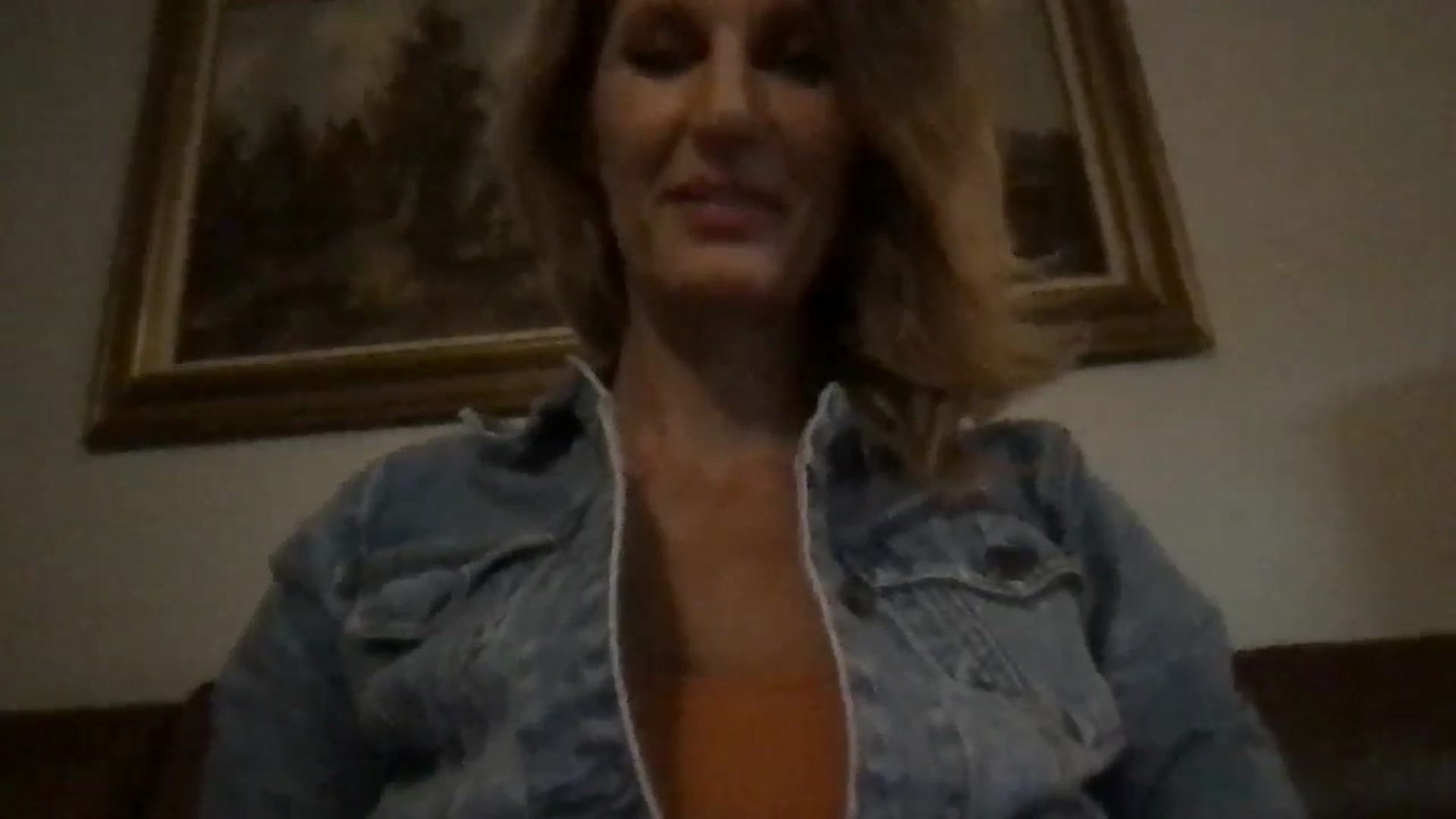 Gallery image thumbnail from redhotbikinis's myfreecams stream on, 08/31/2024, 02:38 image 12 of 20