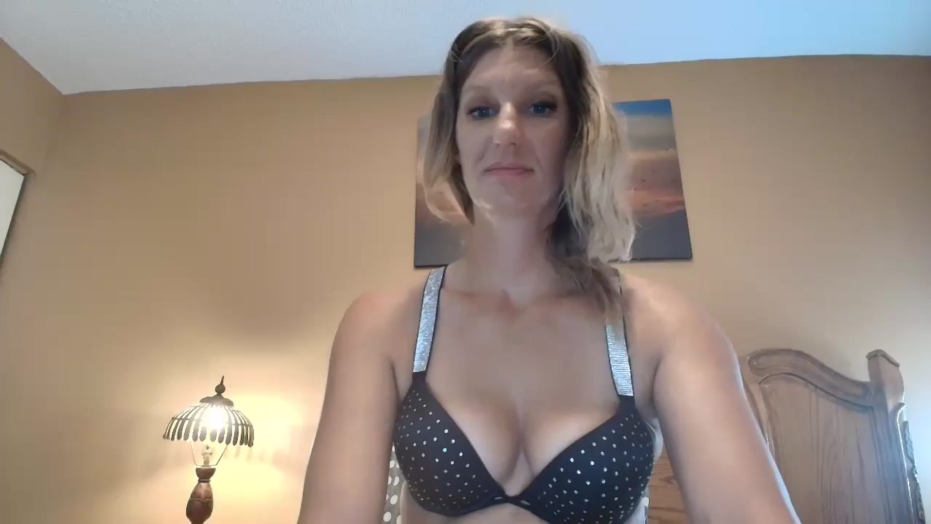 Gallery image thumbnail from redhotbikinis's myfreecams stream on, 09/13/2024, 13:57 image 13 of 20