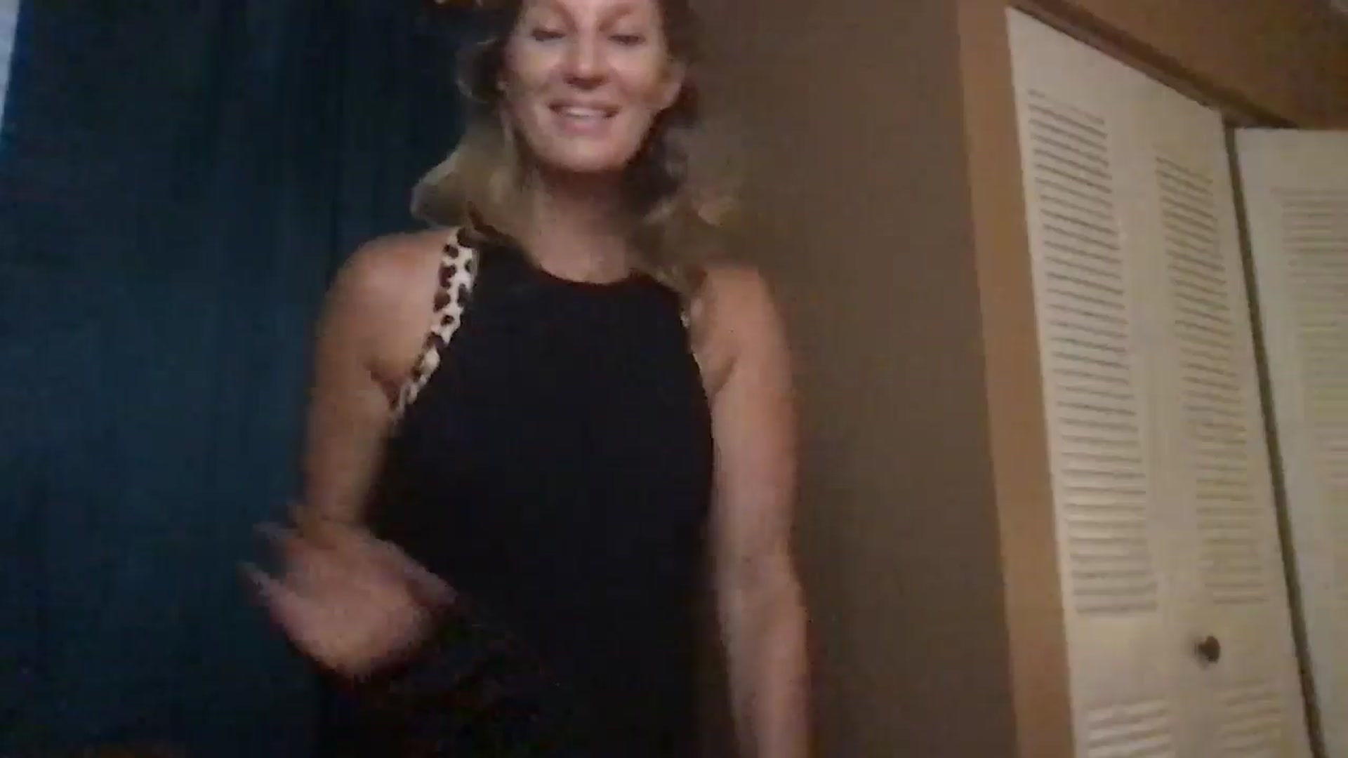 Gallery image thumbnail from redhotbikinis's myfreecams stream on, 09/29/2024, 23:28 image 9 of 20