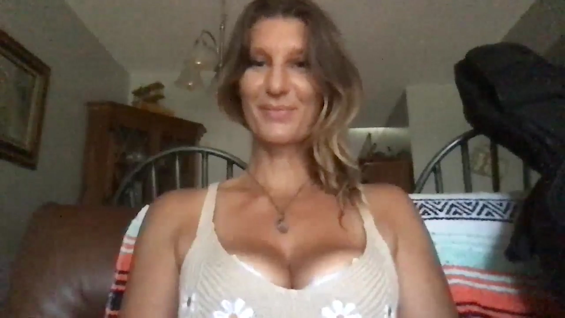 Gallery image thumbnail from redhotbikinis's myfreecams stream on, 10/01/2024, 13:37 image 7 of 20