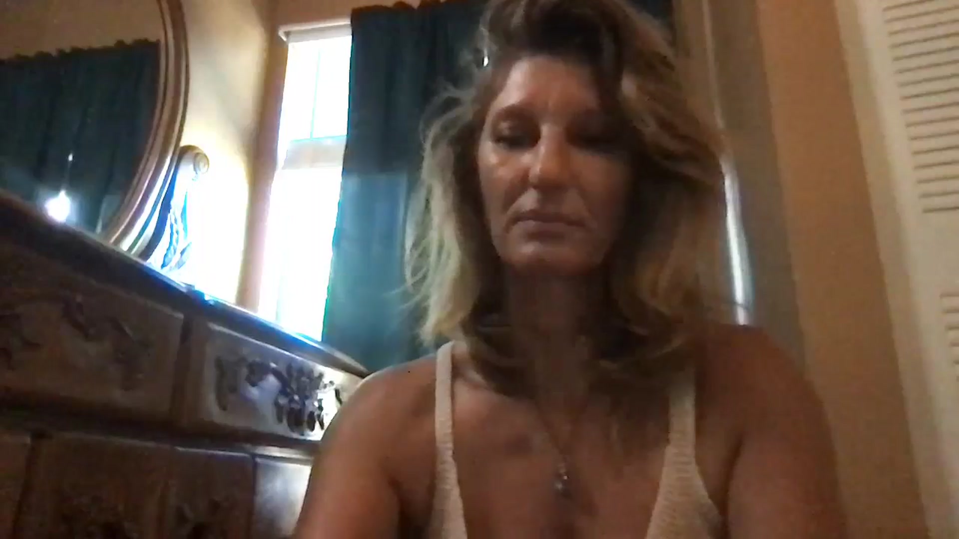 Gallery image thumbnail from redhotbikinis's myfreecams stream on, 10/01/2024, 13:37 image 14 of 20