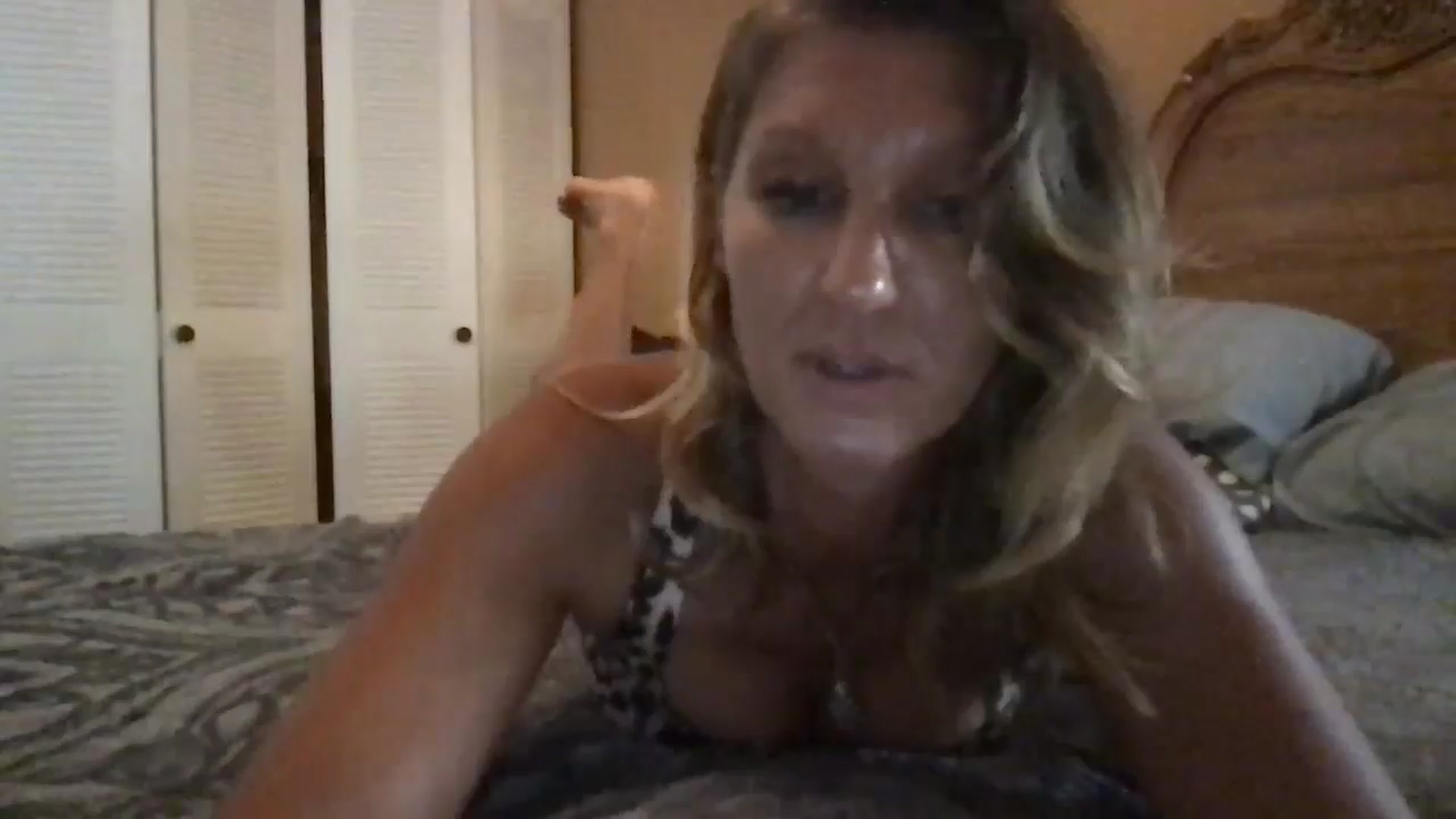 Gallery image thumbnail from redhotbikinis's myfreecams stream on, 10/06/2024, 15:26 image 17 of 20