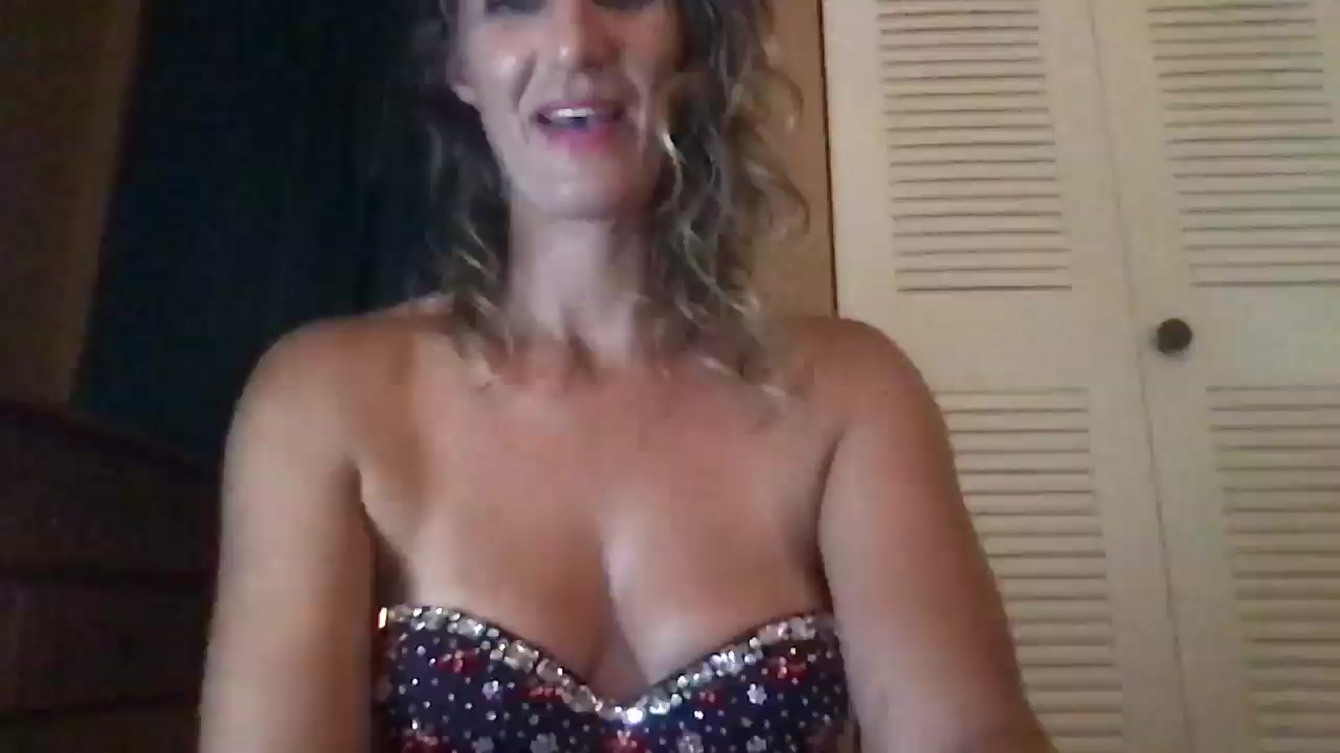 Gallery image thumbnail from redhotbikinis's myfreecams stream on, 10/18/2024, 23:34 image 11 of 20
