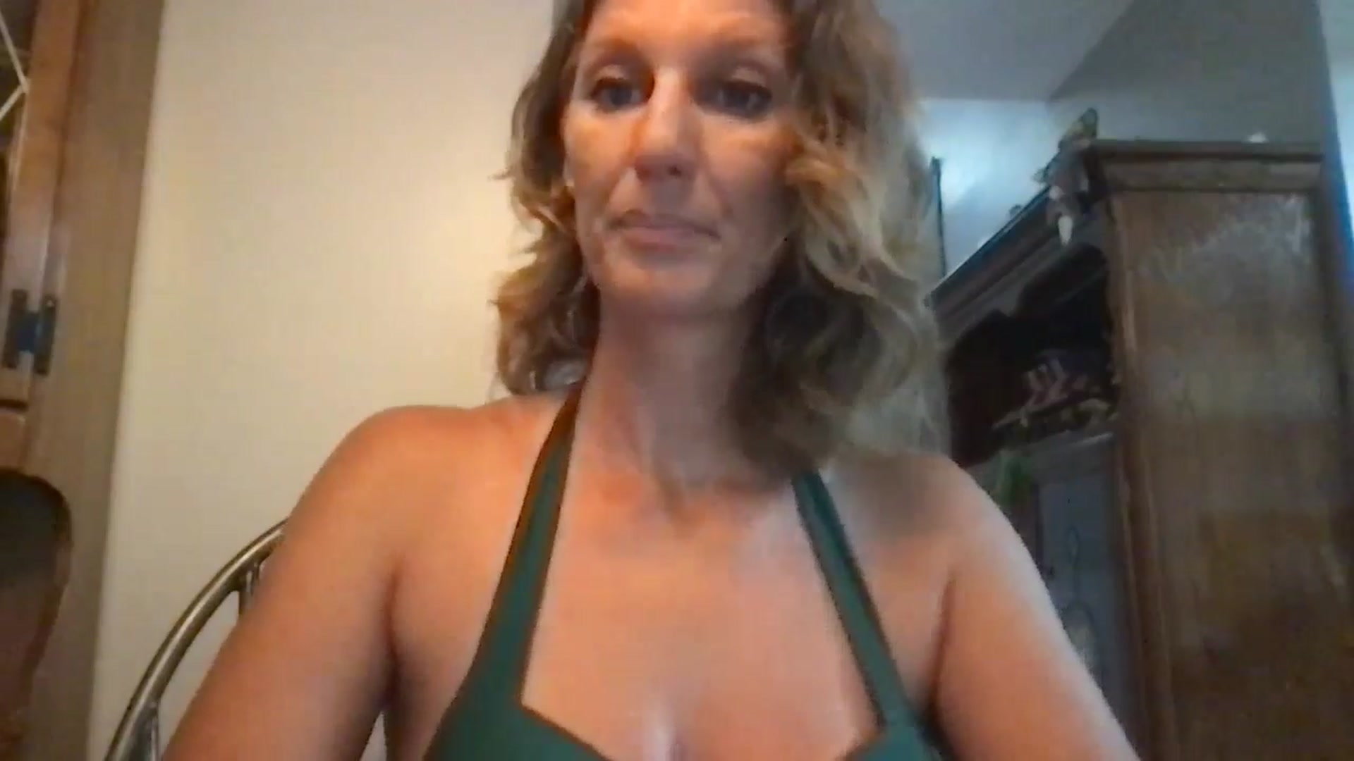 Gallery image thumbnail from redhotbikinis's myfreecams stream on, 11/18/2024, 15:26 image 12 of 20