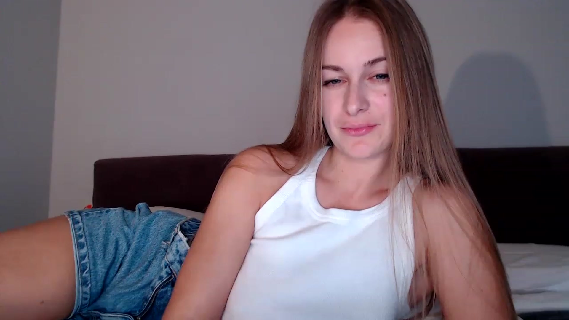 Gallery image thumbnail from regular_girl's myfreecams stream on, 11/19/2022, 21:47 image 5 of 20