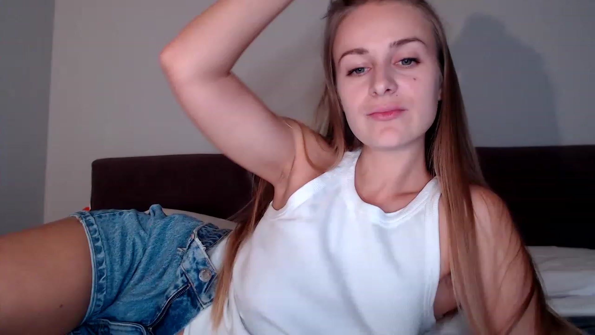Gallery image thumbnail from regular_girl's myfreecams stream on, 11/19/2022, 21:47 image 6 of 20