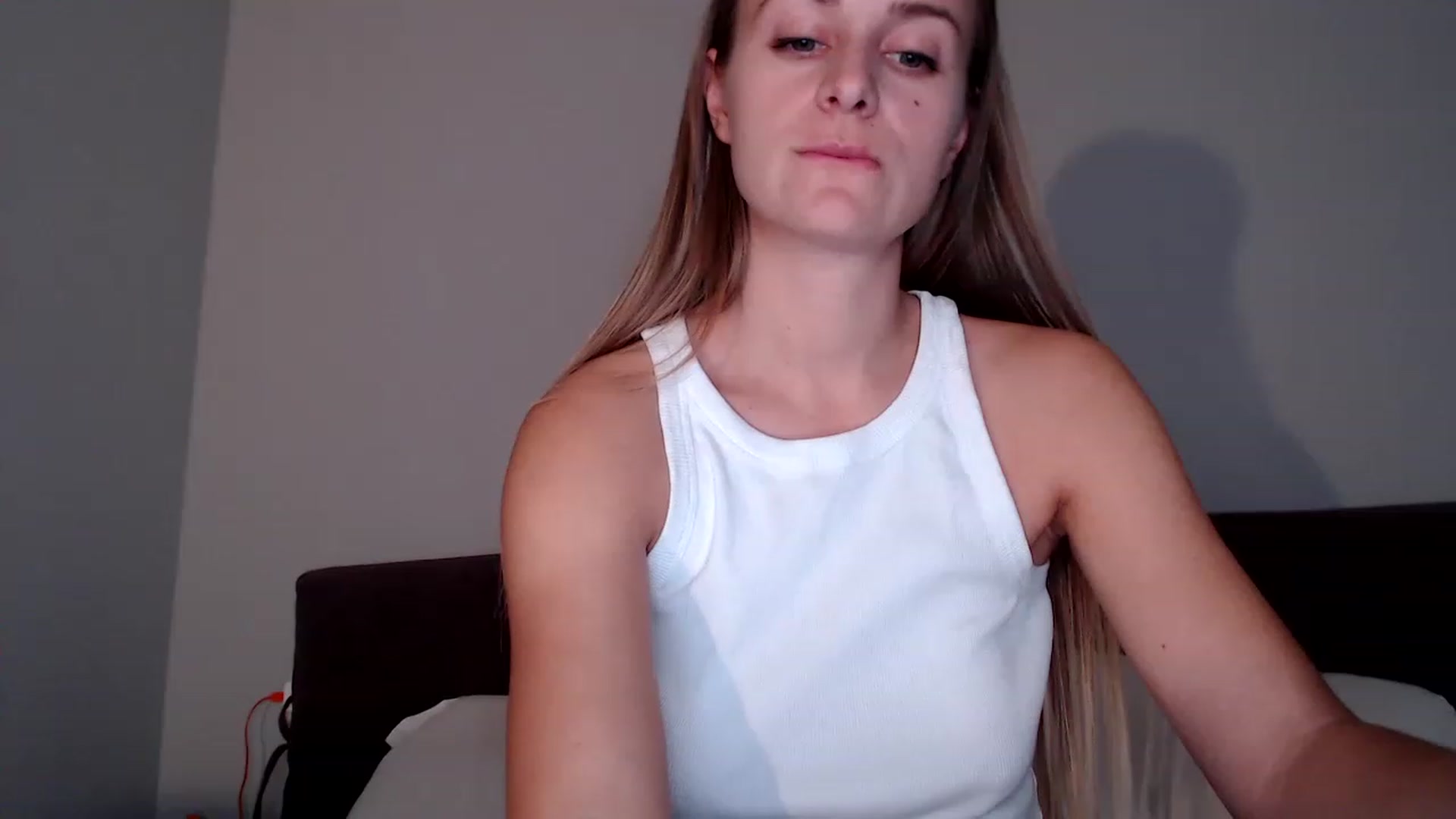 Gallery image thumbnail from regular_girl's myfreecams stream on, 11/19/2022, 21:47 image 15 of 20