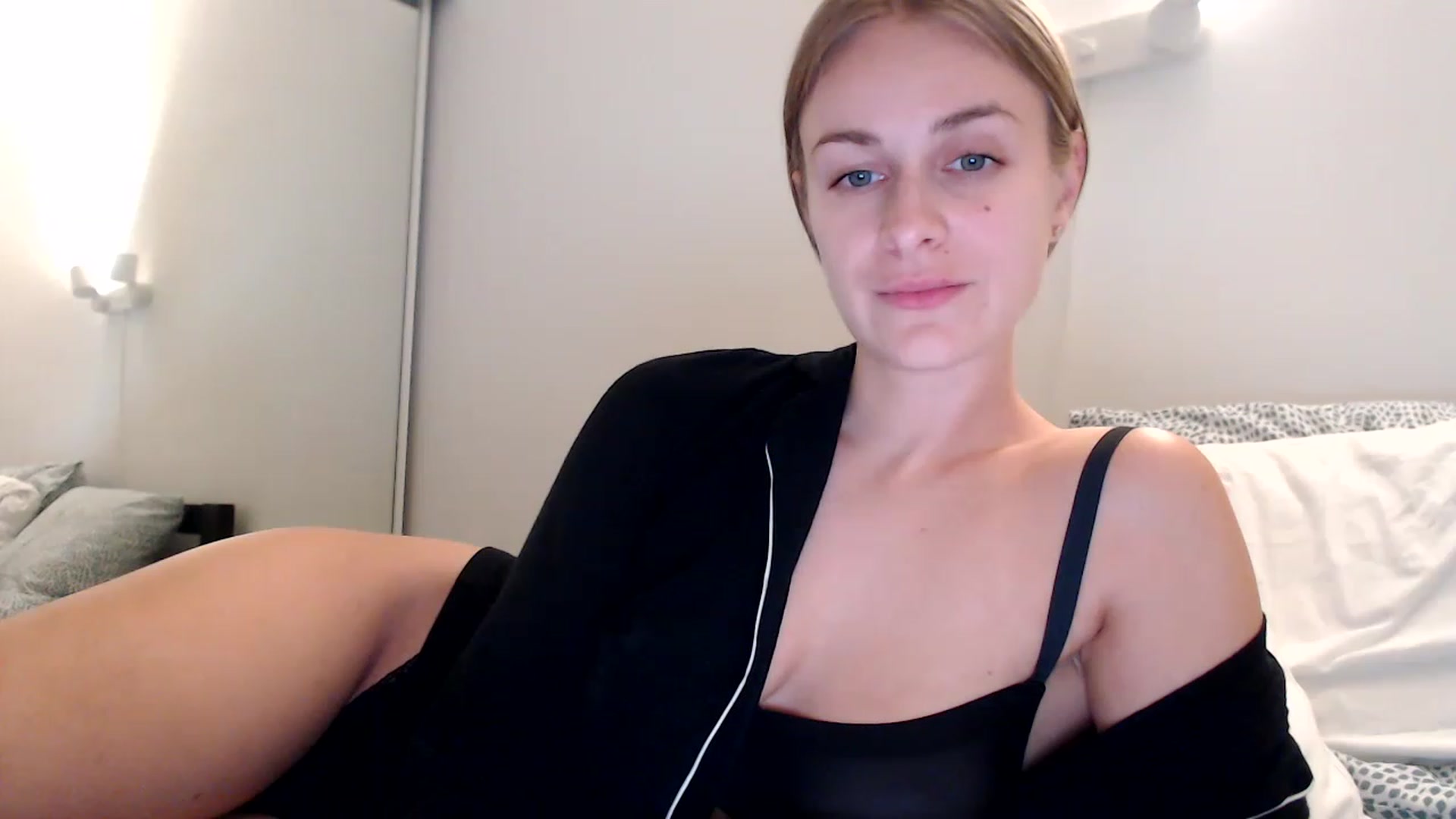 Gallery image thumbnail from regular_girl's myfreecams stream on, 11/25/2022, 22:35 image 5 of 20
