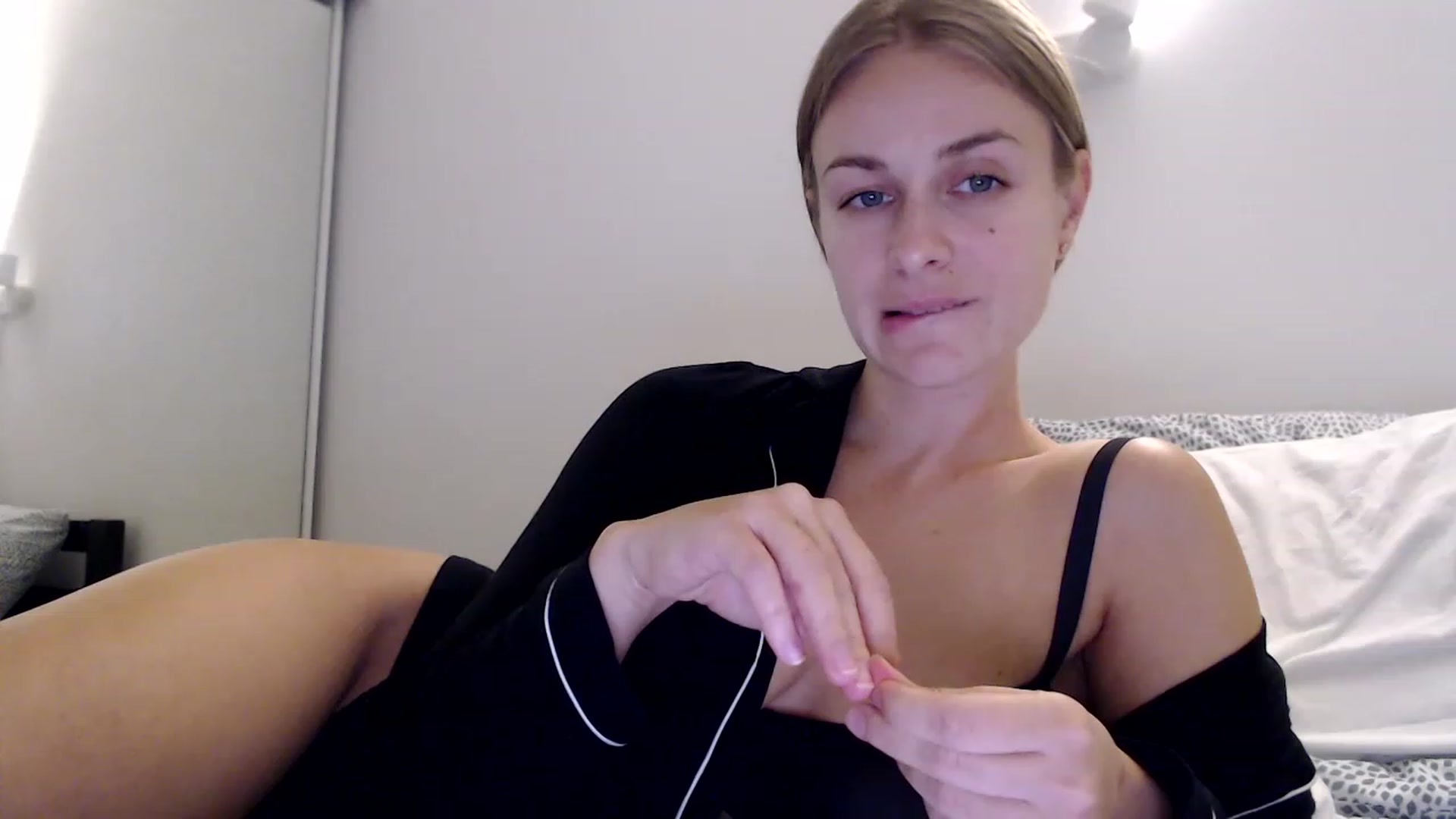 Gallery image thumbnail from regular_girl's myfreecams stream on, 11/25/2022, 22:35 image 3 of 20