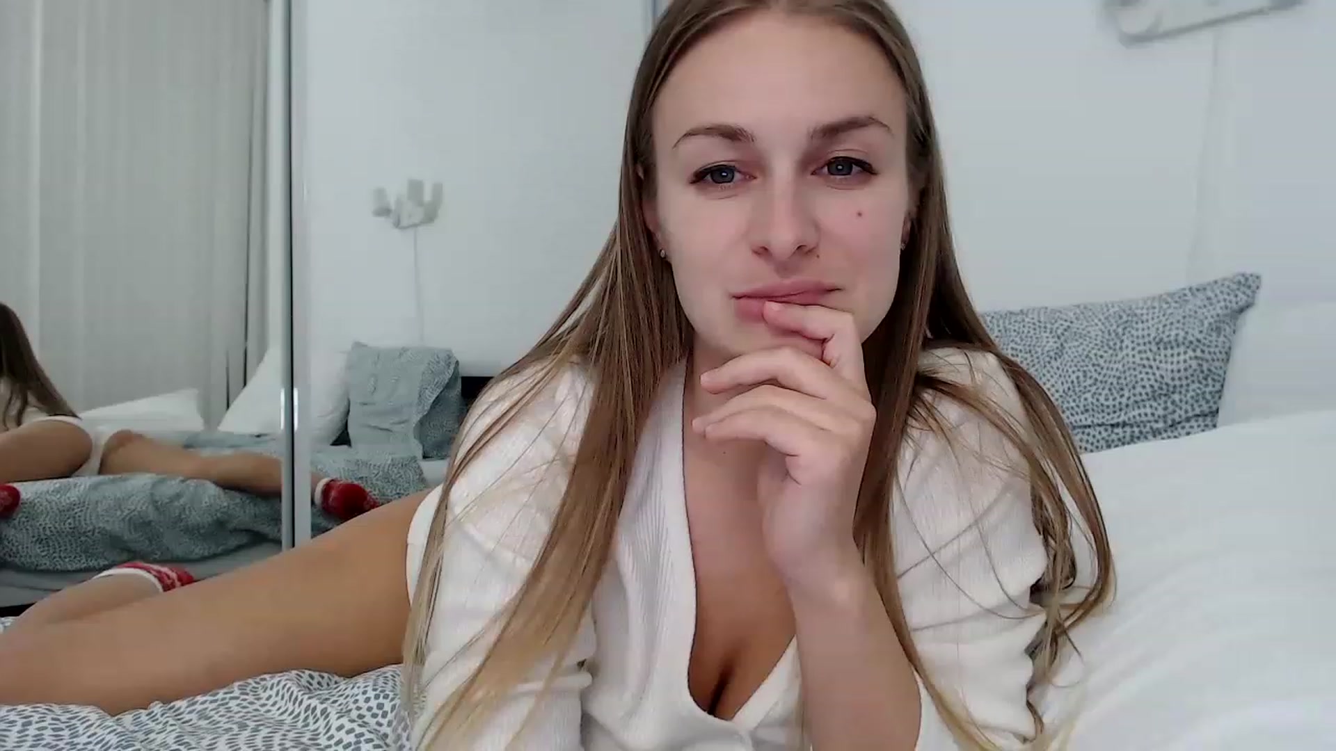 Gallery image thumbnail from regular_girl's myfreecams stream on, 11/28/2022, 23:12 image 10 of 20