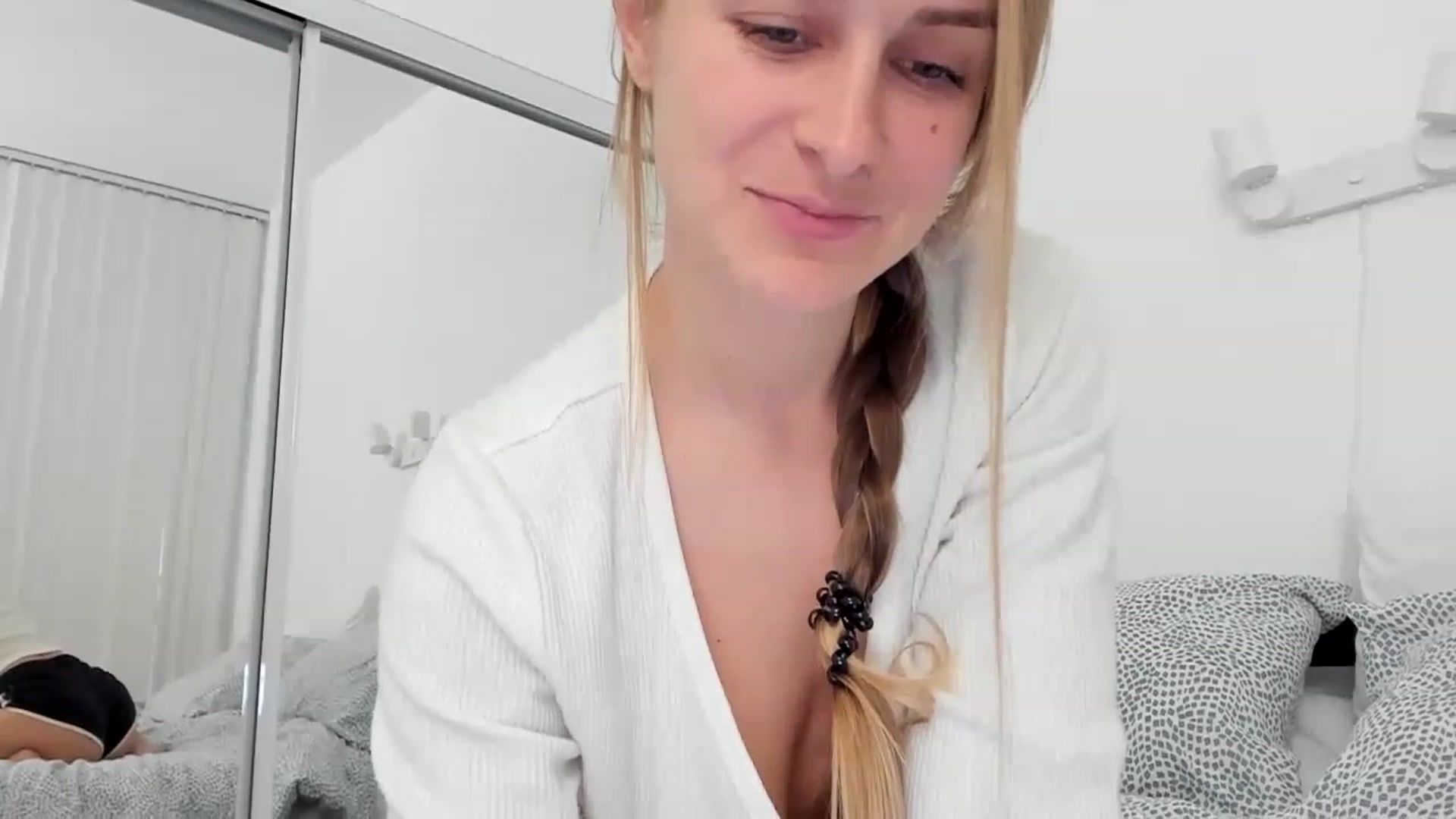 Gallery image thumbnail from regular_girl's myfreecams stream on, 12/06/2022, 22:00 image 12 of 20