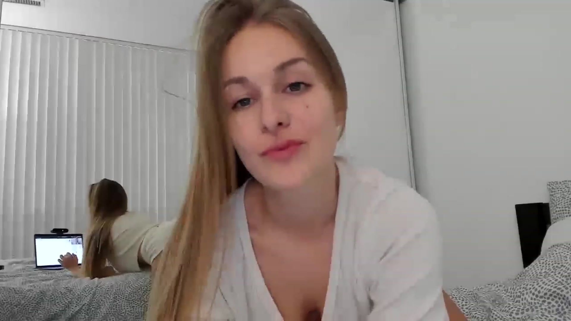 Gallery image thumbnail from regular_girl's myfreecams stream on, 12/25/2022, 21:20 image 18 of 20