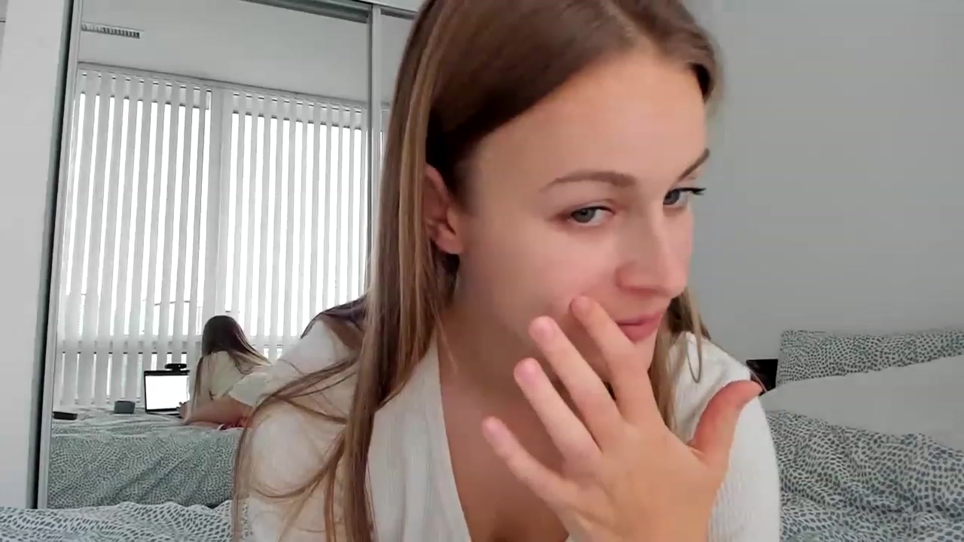 Gallery image thumbnail from regular_girl's myfreecams stream on, 12/25/2022, 21:20 image 1 of 20