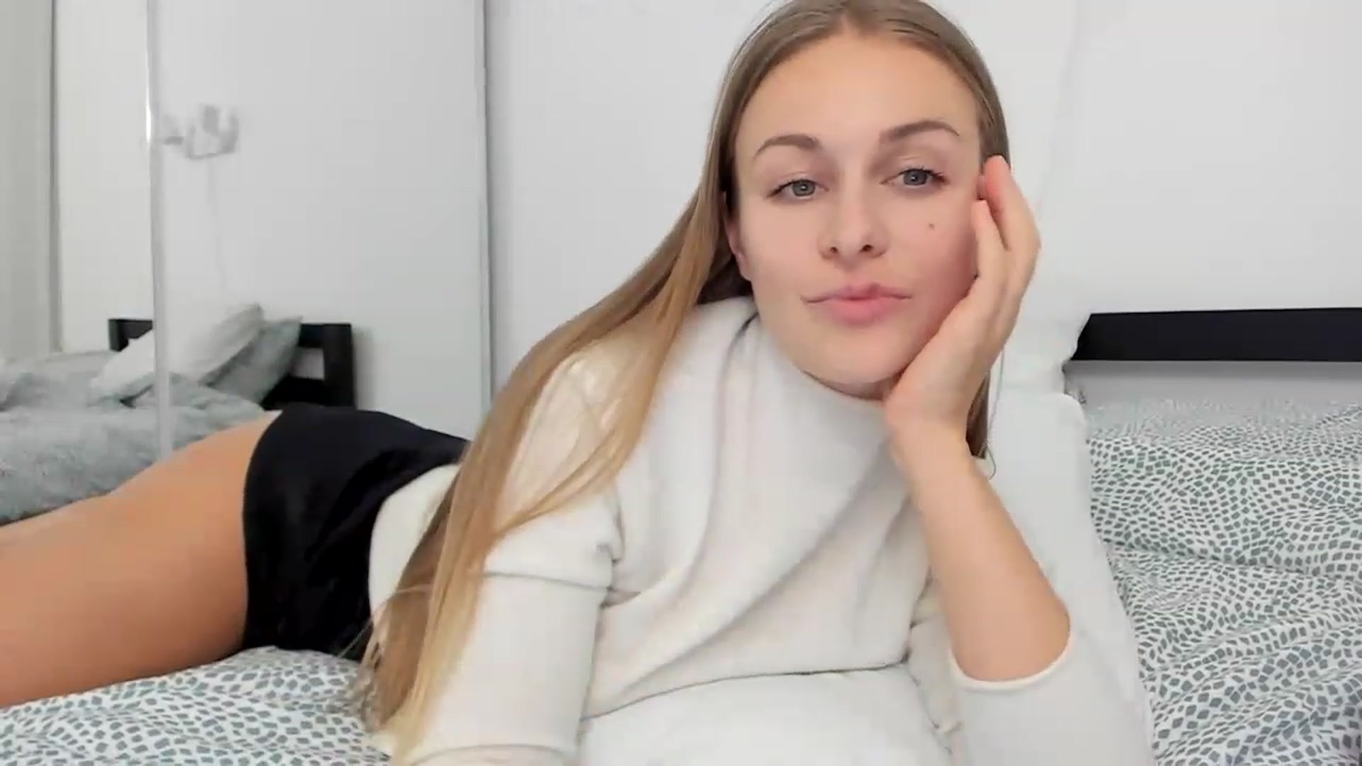 Gallery image thumbnail from regular_girl's myfreecams stream on, 12/30/2022, 22:55 image 18 of 20