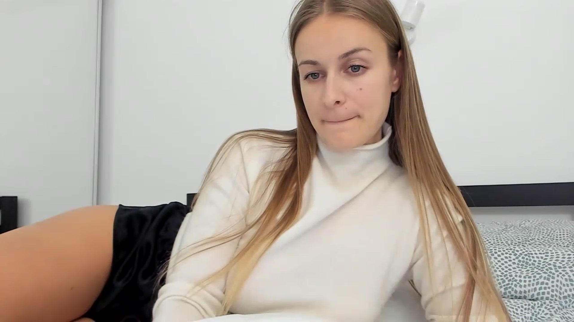 Gallery image thumbnail from regular_girl's myfreecams stream on, 12/30/2022, 22:55 image 16 of 20