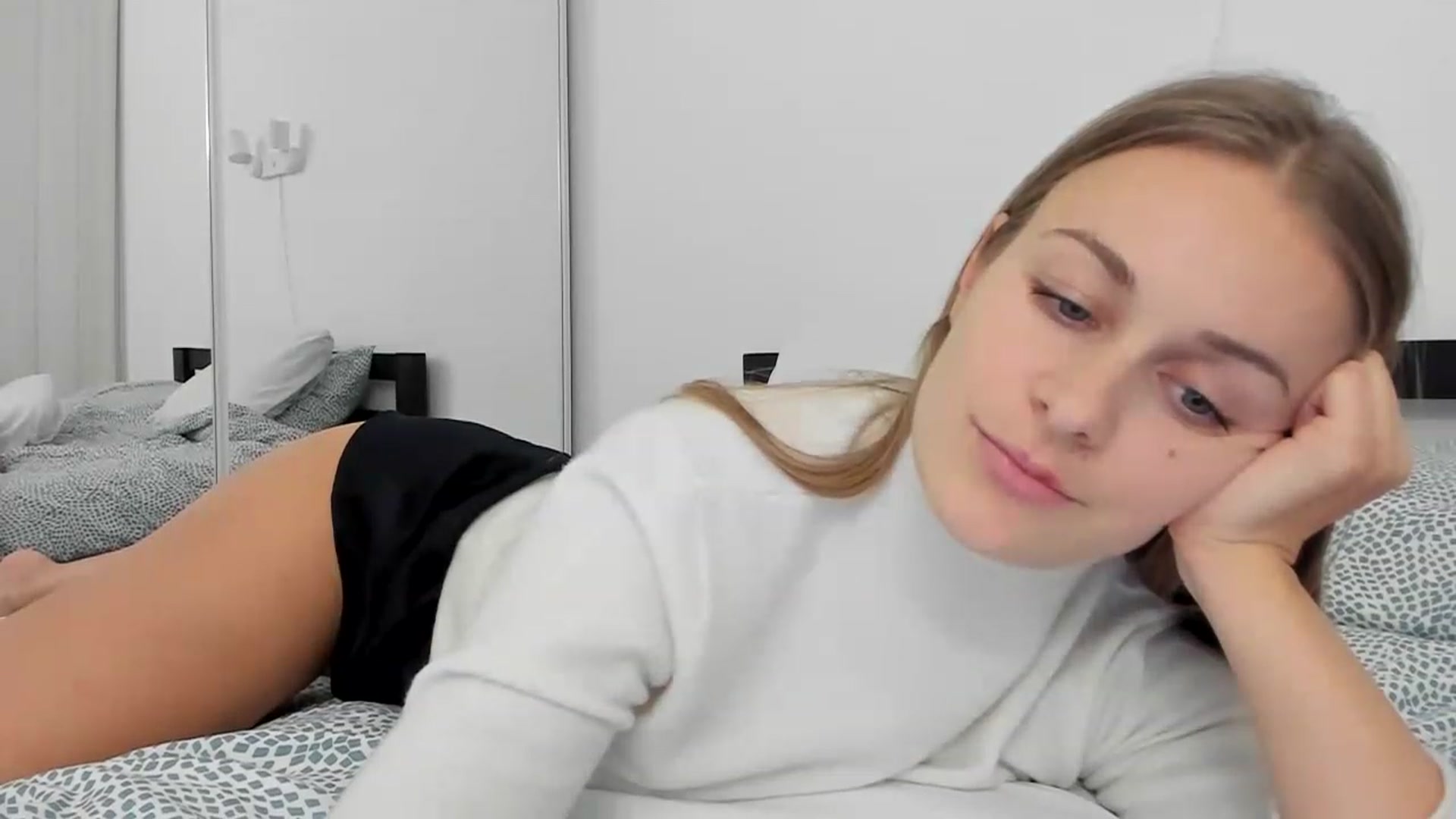 Gallery image thumbnail from regular_girl's myfreecams stream on, 12/30/2022, 22:55 image 17 of 20