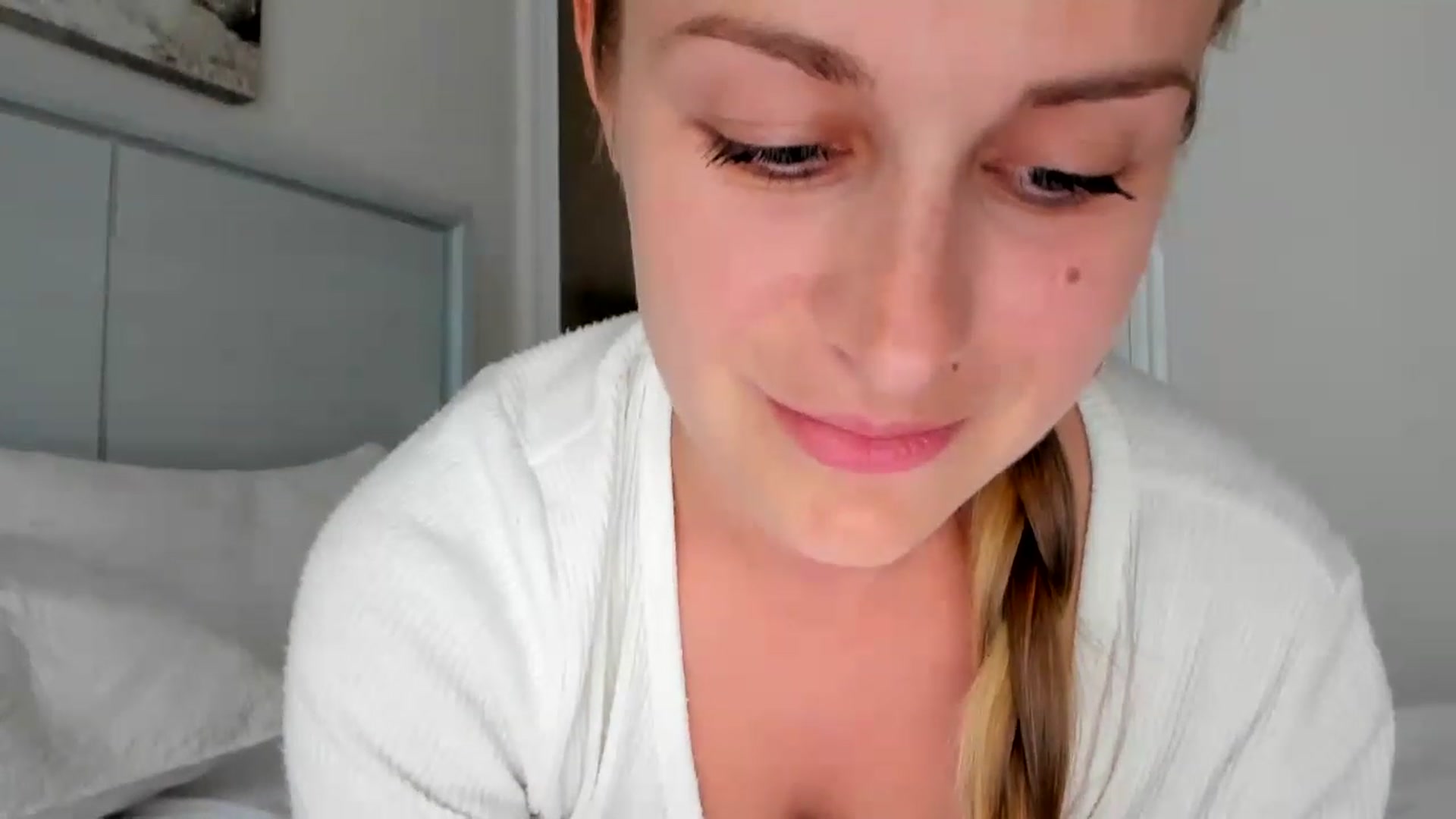 Gallery image thumbnail from regular_girl's myfreecams stream on, 01/15/2023, 21:33 image 17 of 20