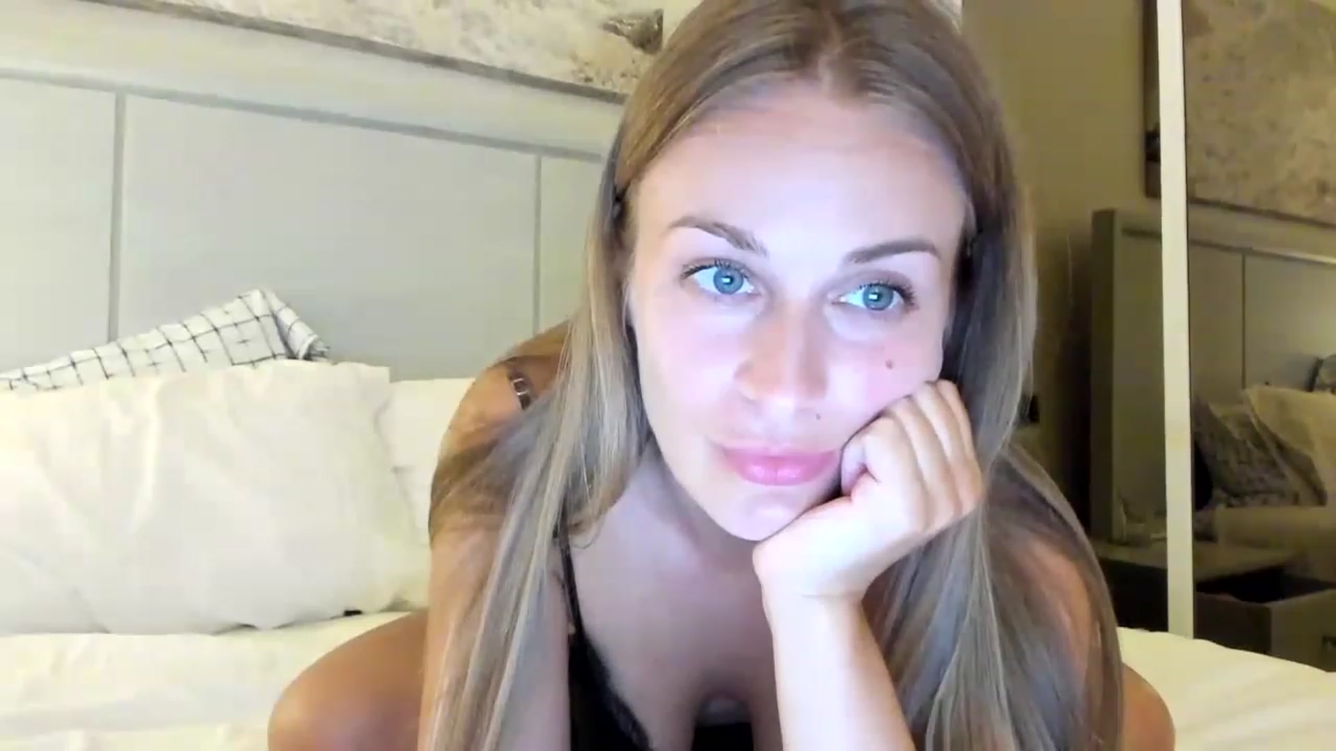 Gallery image thumbnail from regular_girl's myfreecams stream on, 01/26/2023, 23:41 image 12 of 20