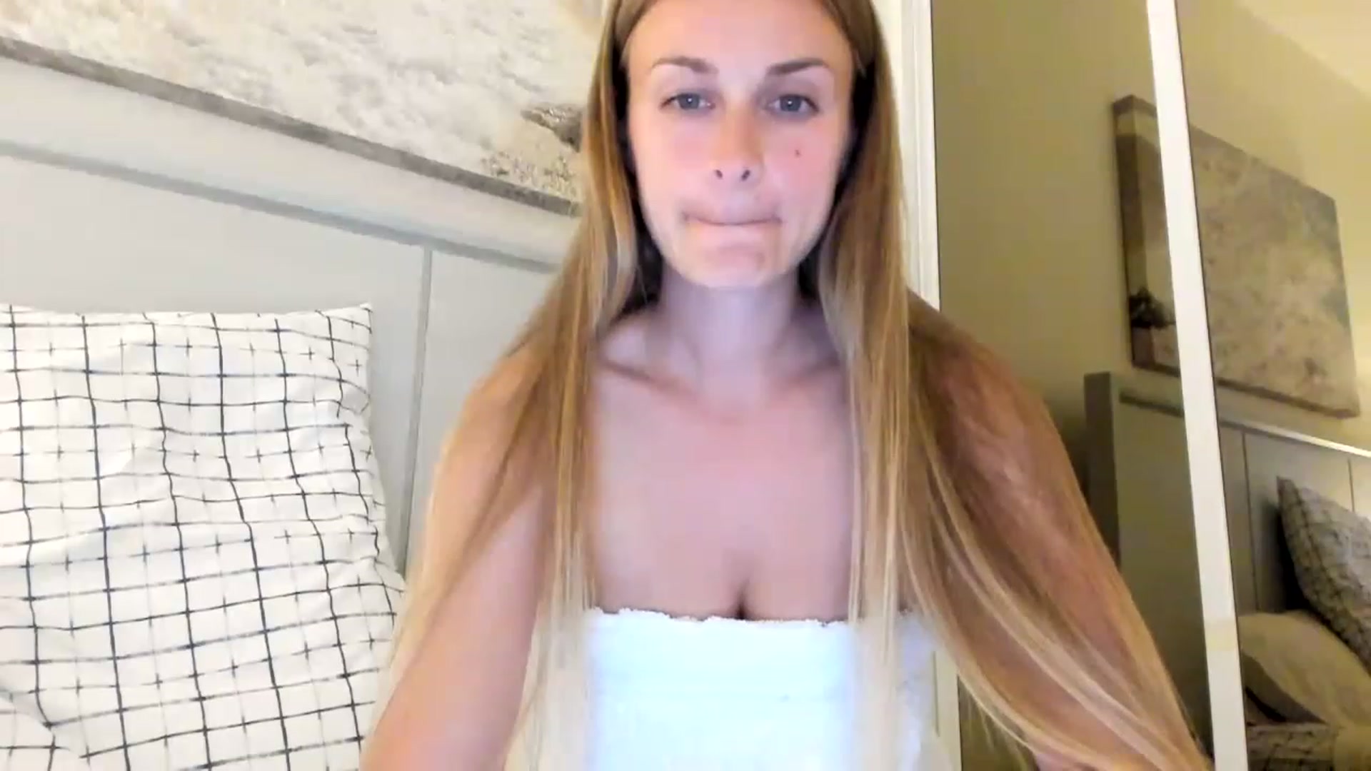 Gallery image thumbnail from regular_girl's myfreecams stream on, 01/31/2023, 24:04 image 2 of 20