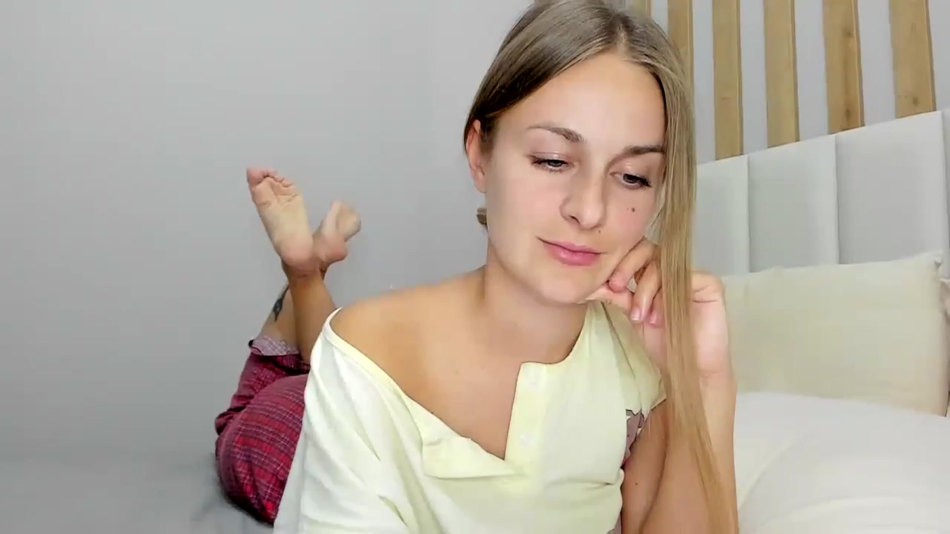 Gallery image thumbnail from regular_girl's myfreecams stream on, 02/18/2023, 17:28 image 10 of 20