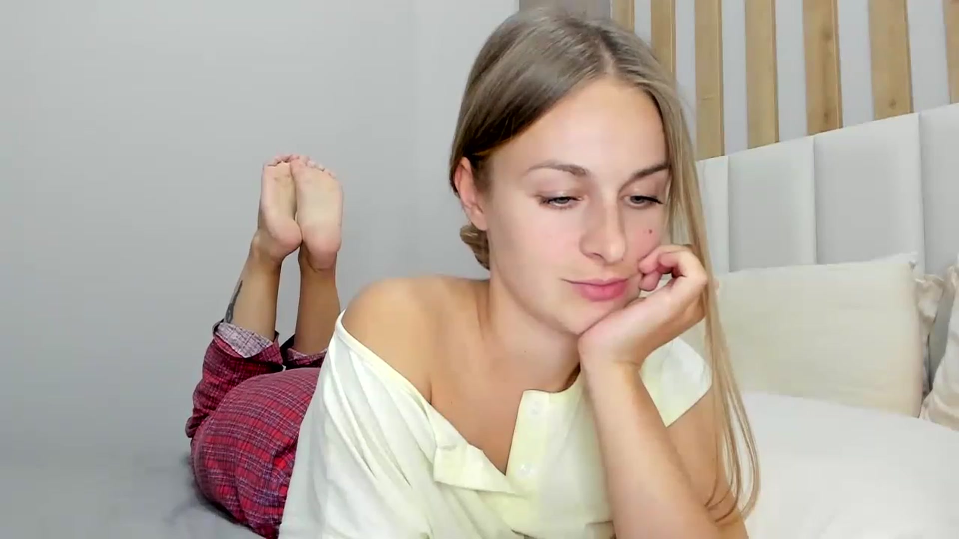 Gallery image thumbnail from regular_girl's myfreecams stream on, 02/18/2023, 17:28 image 9 of 20