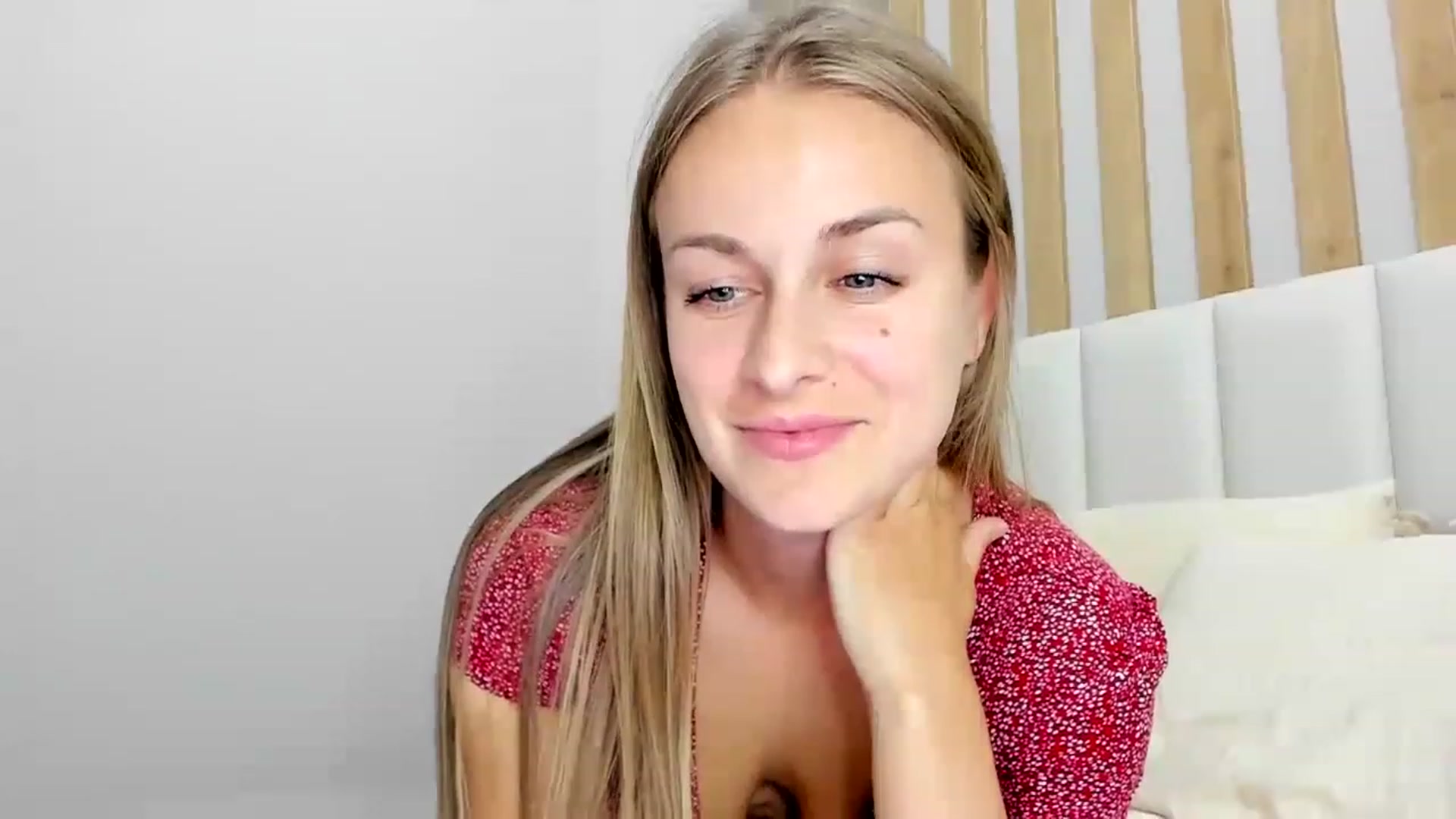 Gallery image thumbnail from regular_girl's myfreecams stream on, 02/18/2023, 18:06 image 17 of 20