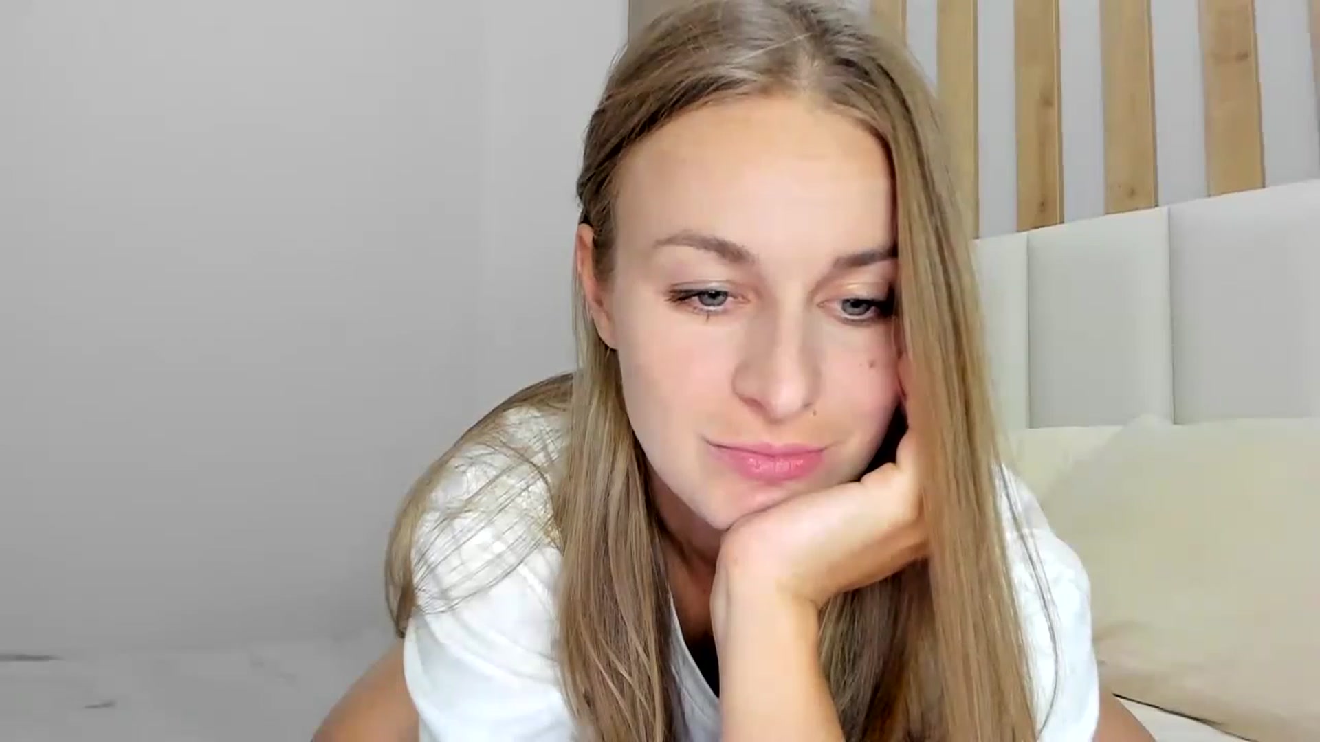 Gallery image thumbnail from regular_girl's myfreecams stream on, 02/19/2023, 16:07 image 10 of 20