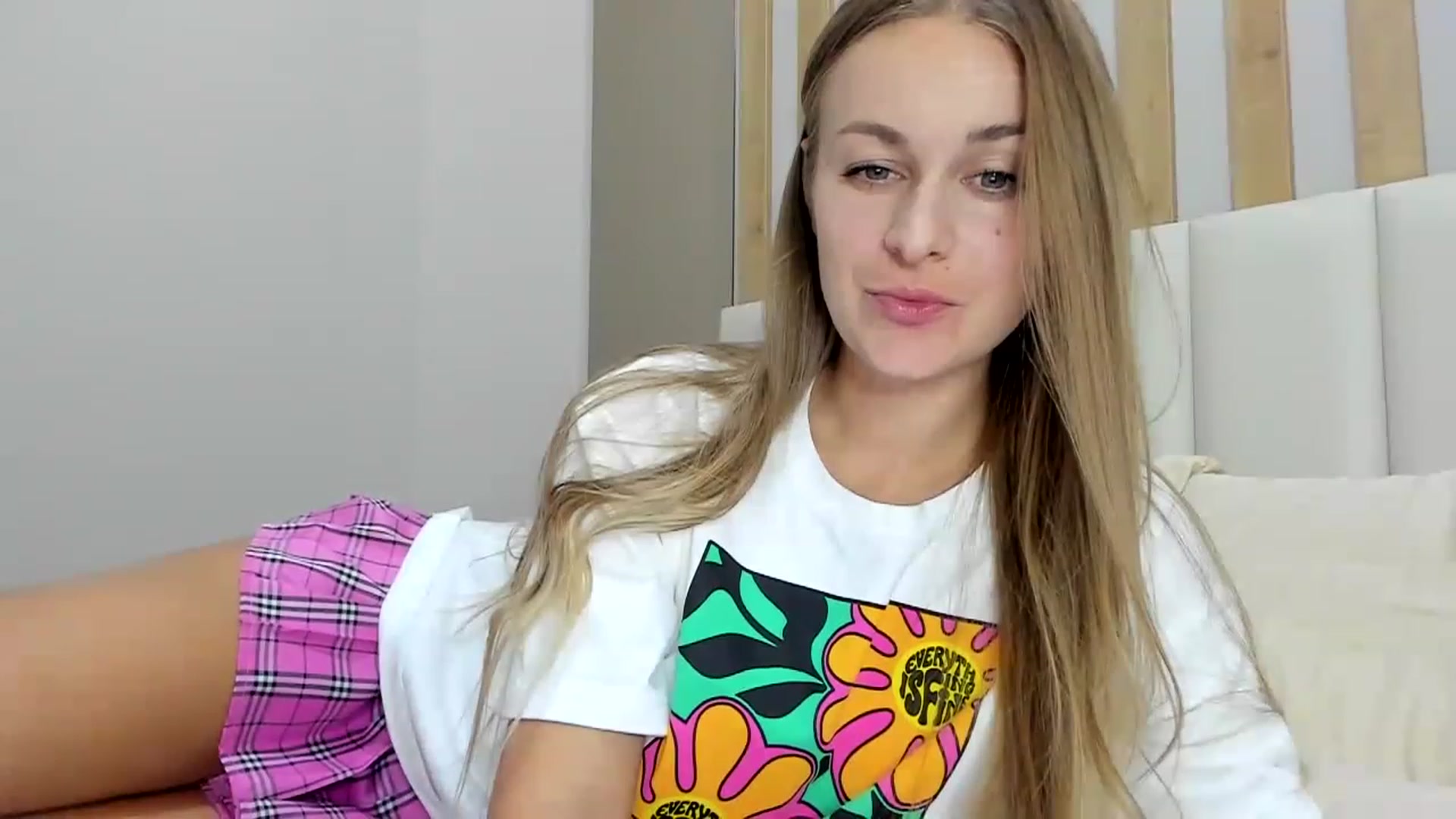 Gallery image thumbnail from regular_girl's myfreecams stream on, 02/19/2023, 16:07 image 1 of 20