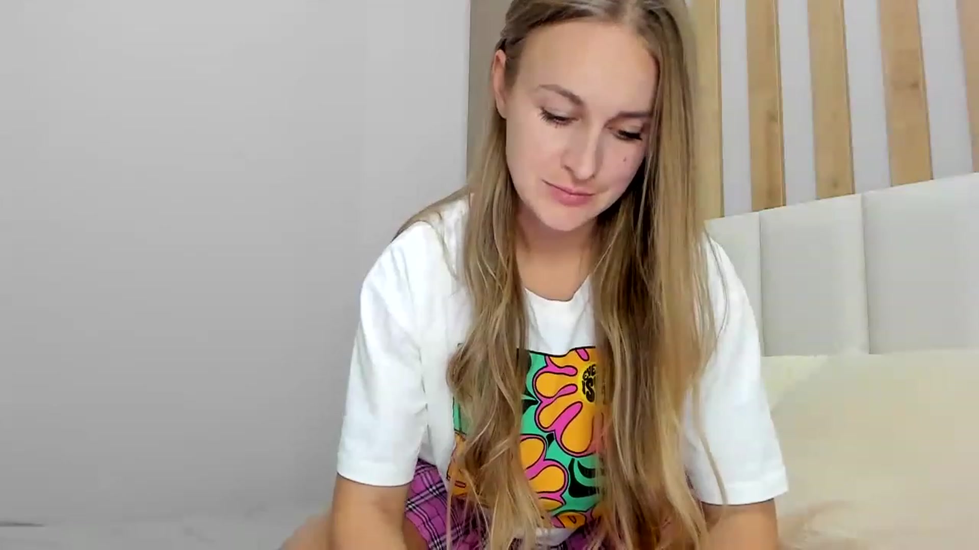 Gallery image thumbnail from regular_girl's myfreecams stream on, 02/19/2023, 16:07 image 9 of 20