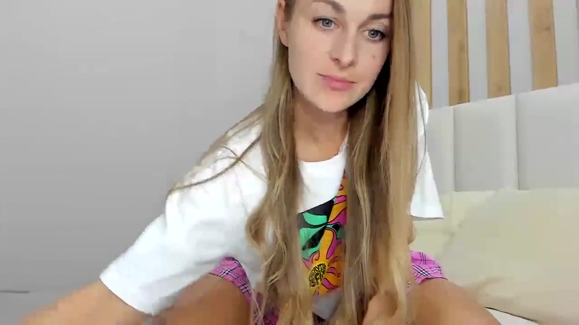 Gallery image thumbnail from regular_girl's myfreecams stream on, 02/19/2023, 16:07 image 13 of 20