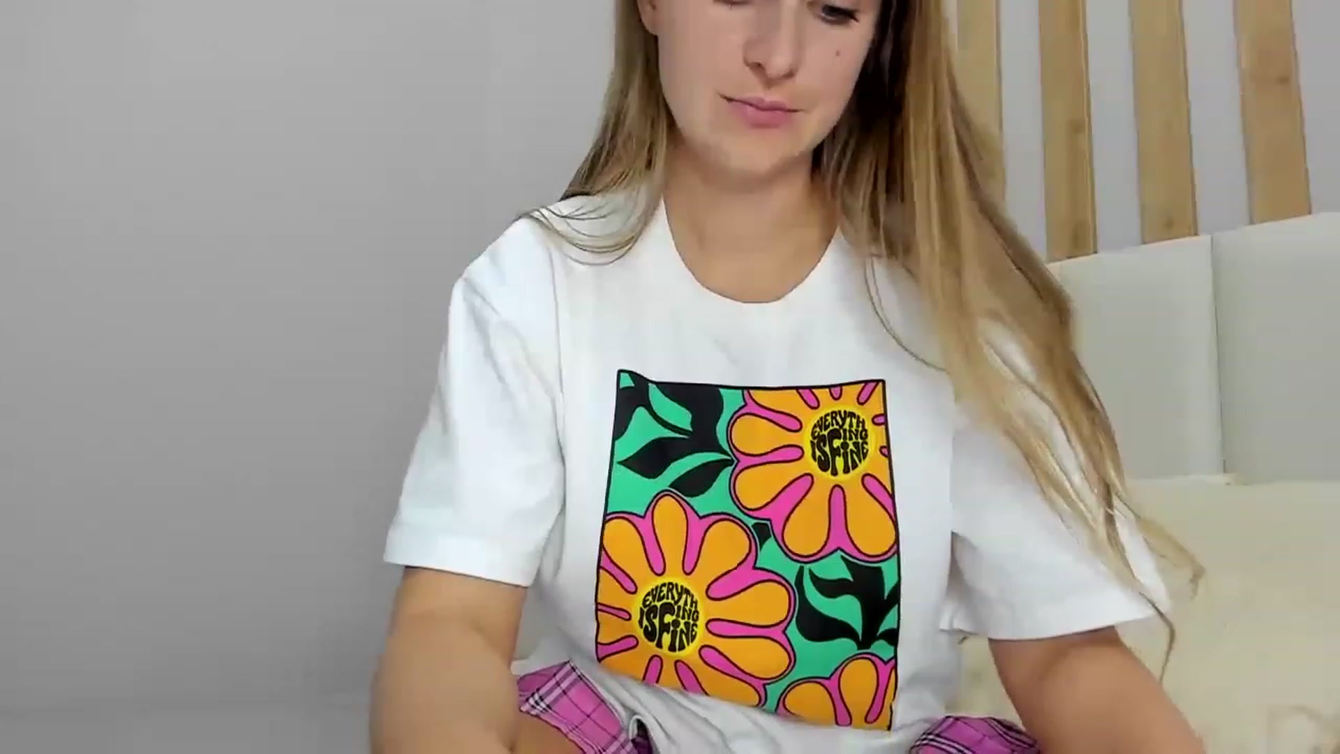Gallery image thumbnail from regular_girl's myfreecams stream on, 02/19/2023, 17:13 image 18 of 20