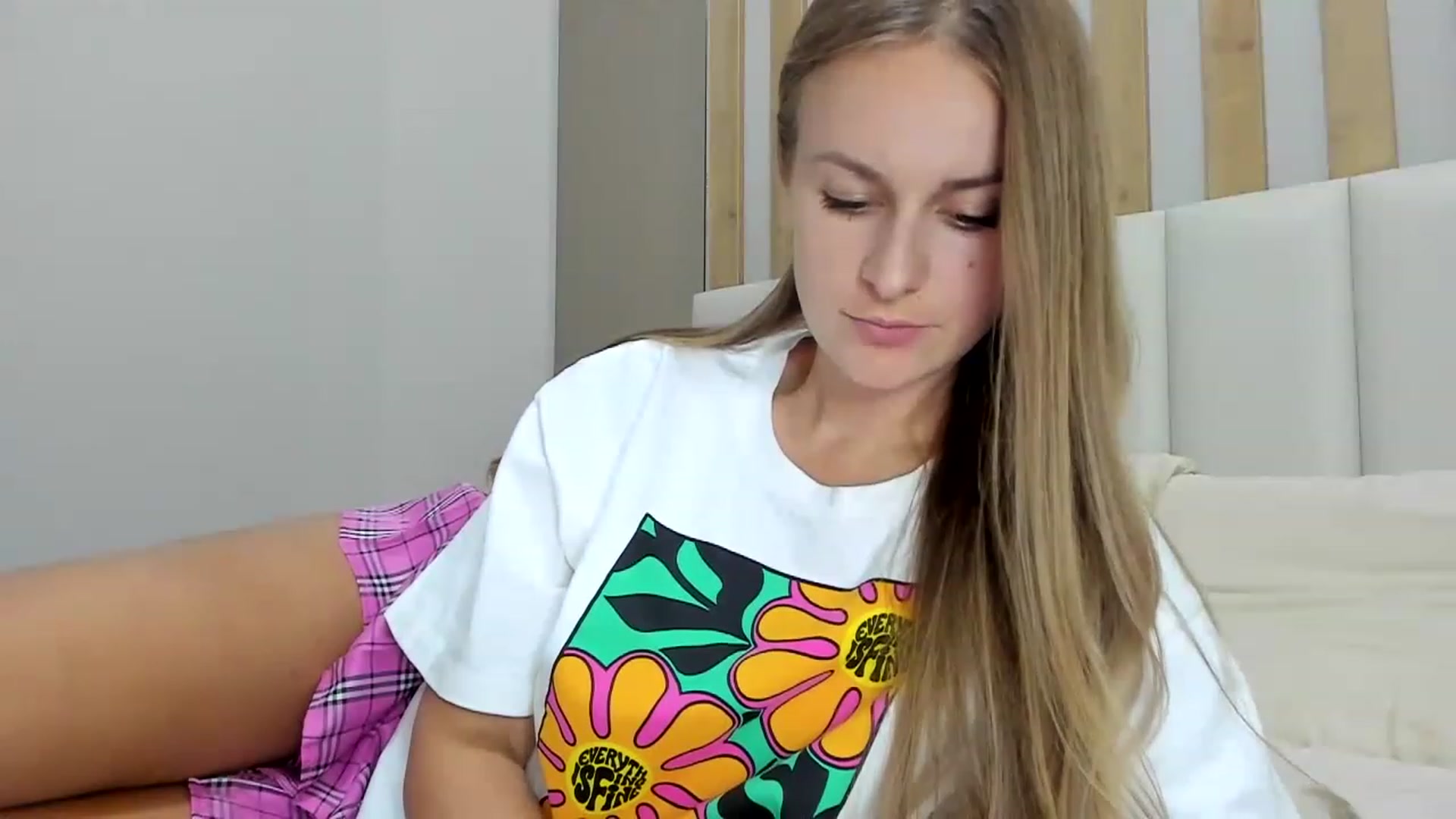 Gallery image thumbnail from regular_girl's myfreecams stream on, 02/19/2023, 17:13 image 9 of 20