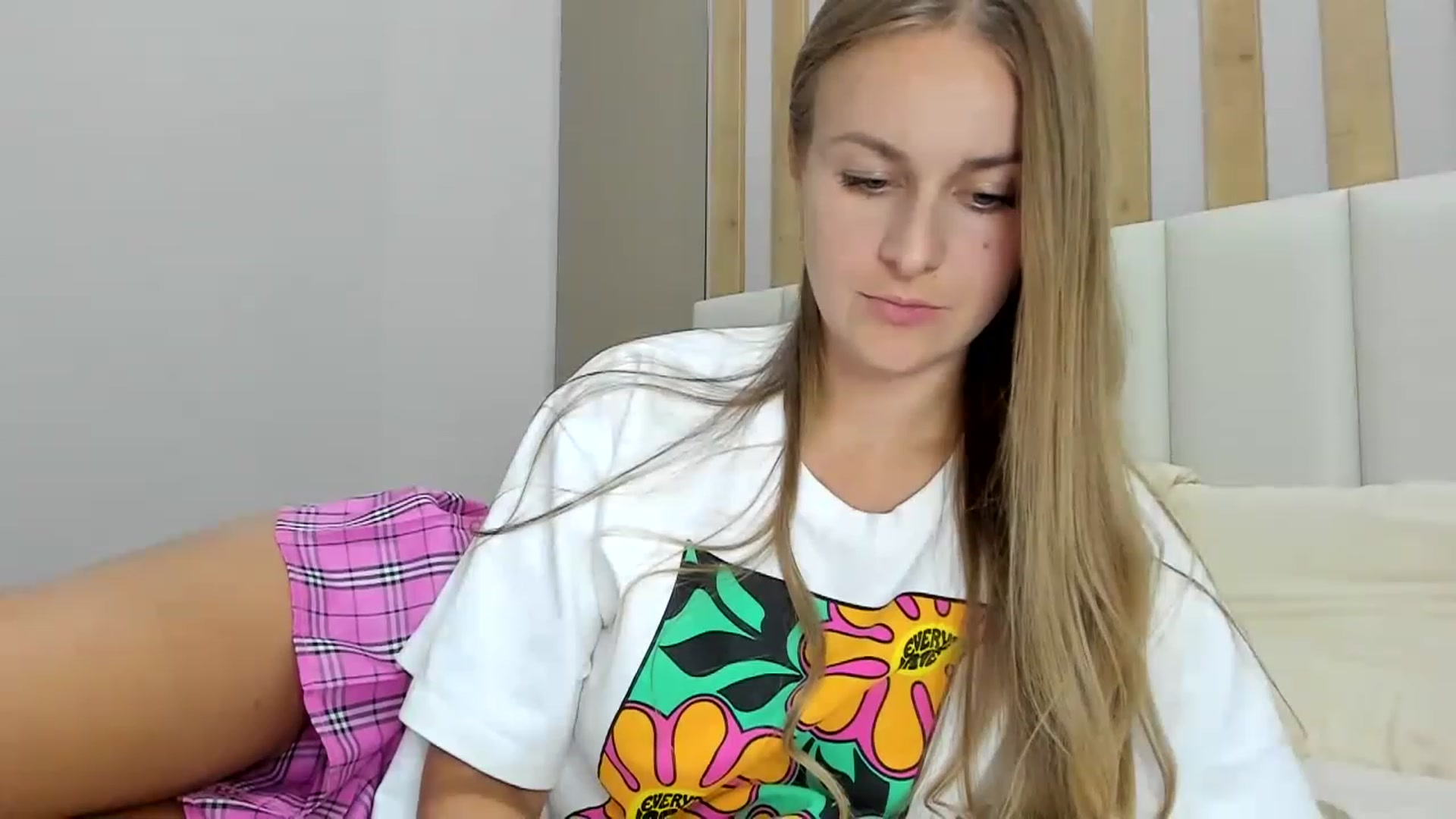 Gallery image thumbnail from regular_girl's myfreecams stream on, 02/19/2023, 17:13 image 8 of 20