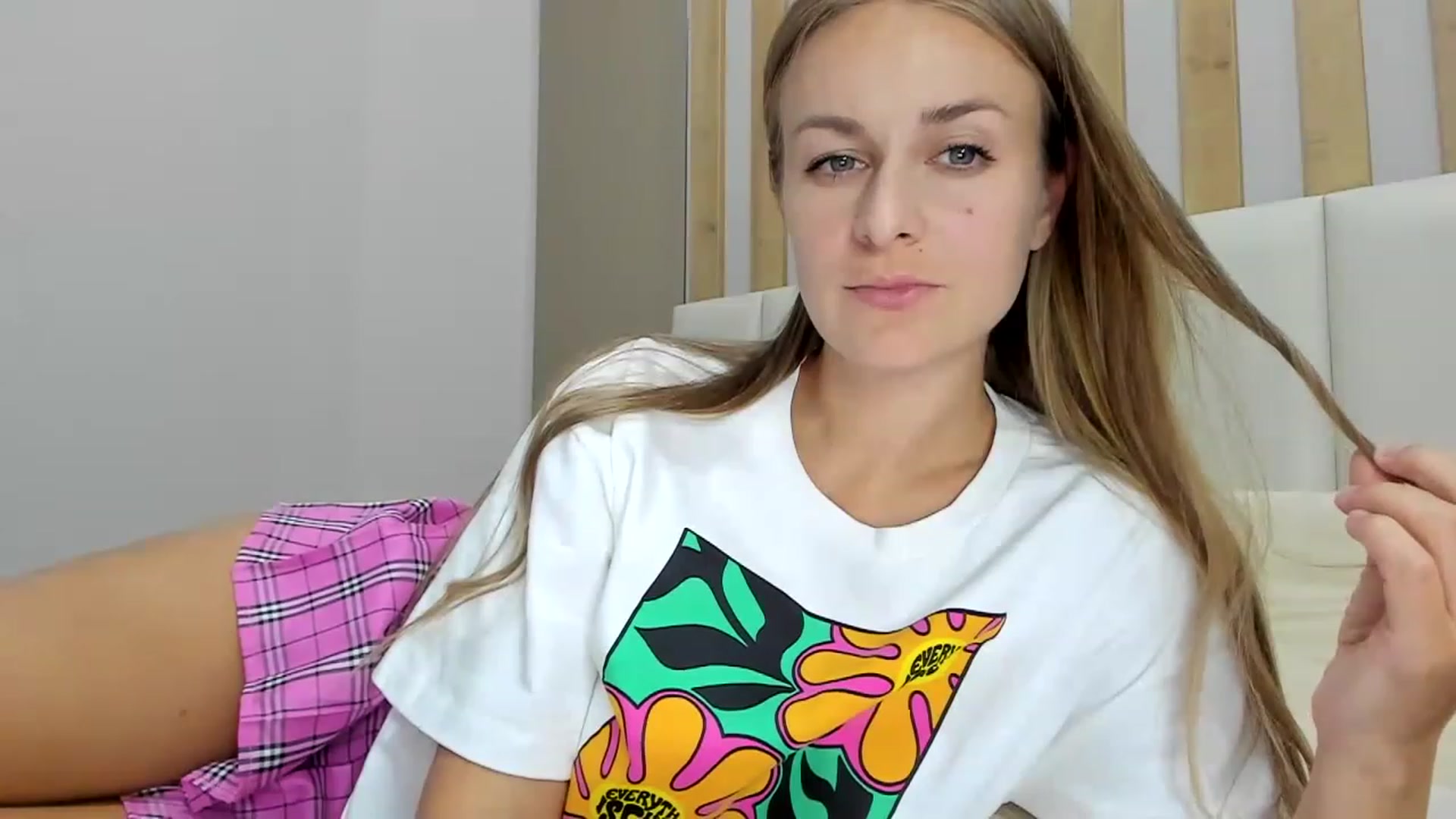 Gallery image thumbnail from regular_girl's myfreecams stream on, 02/19/2023, 17:13 image 6 of 20