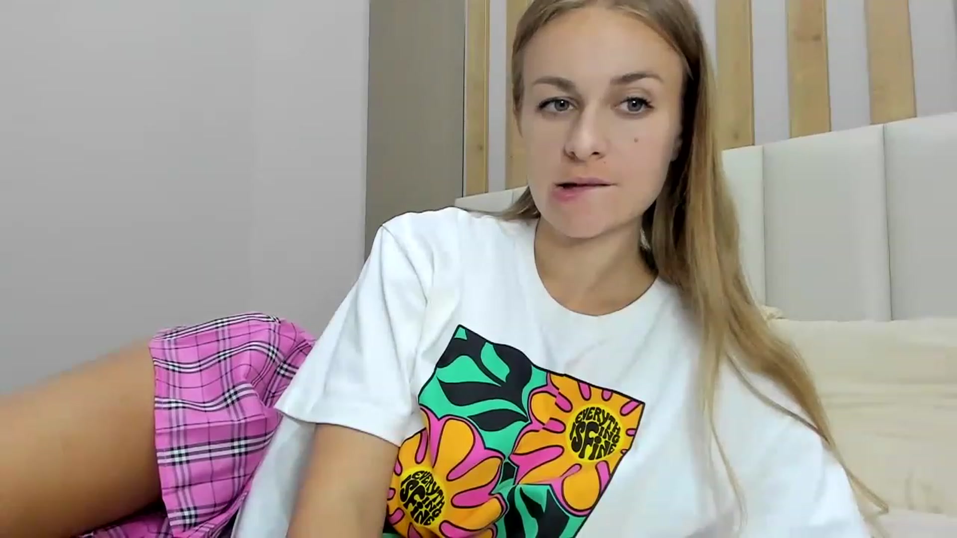 Gallery image thumbnail from regular_girl's myfreecams stream on, 02/19/2023, 17:13 image 4 of 20
