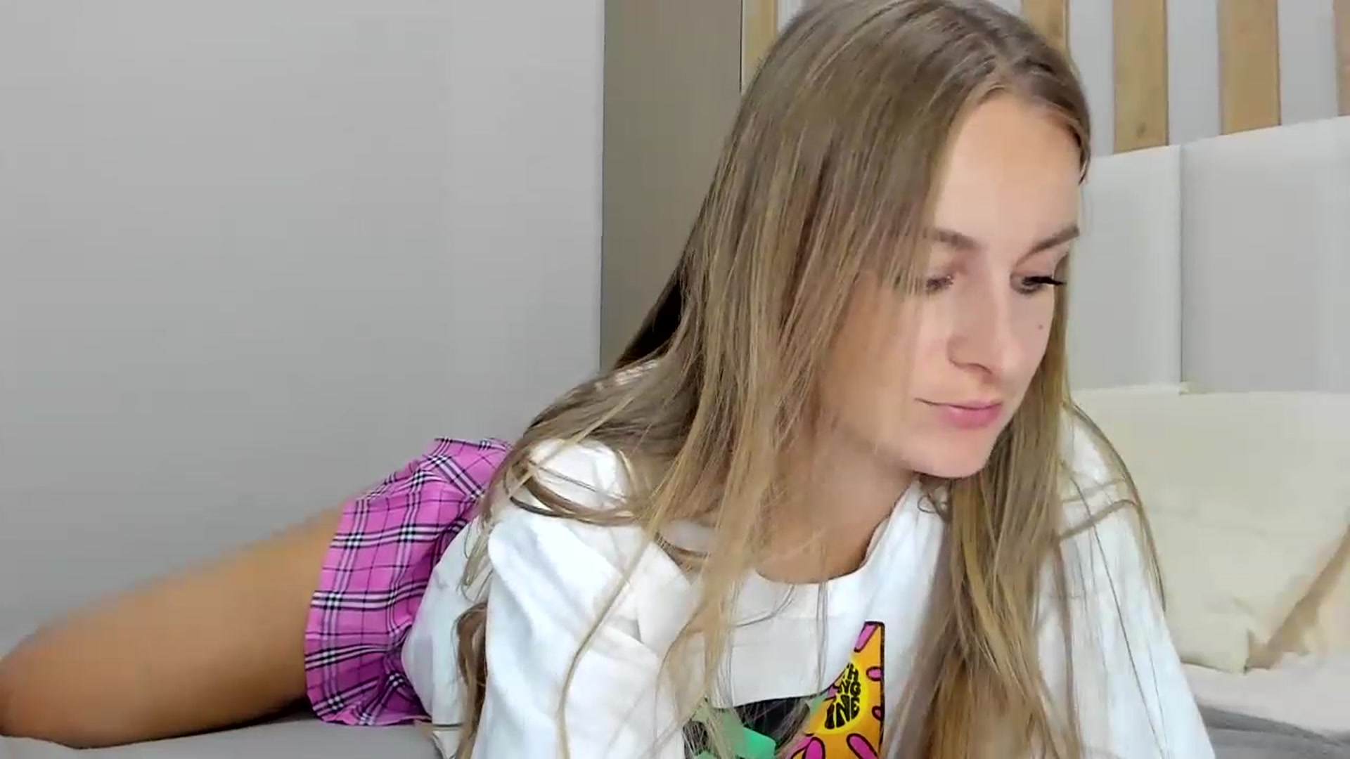 Gallery image thumbnail from regular_girl's myfreecams stream on, 02/19/2023, 17:13 image 14 of 20